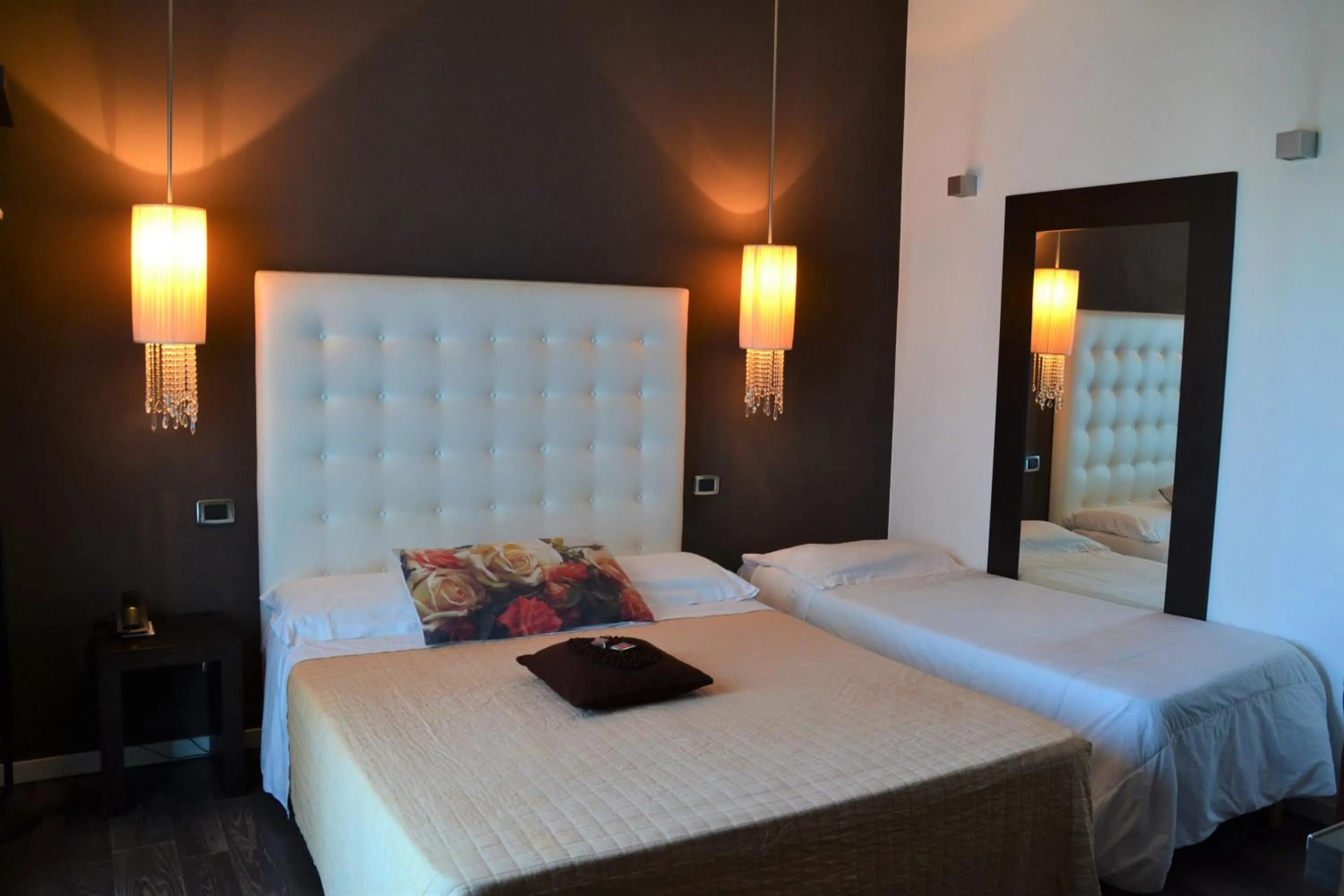 Bed in Hotel In - Lounge Room