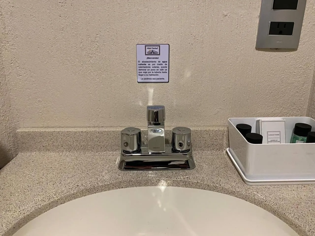 Bathroom in Hotel Central Pirámides