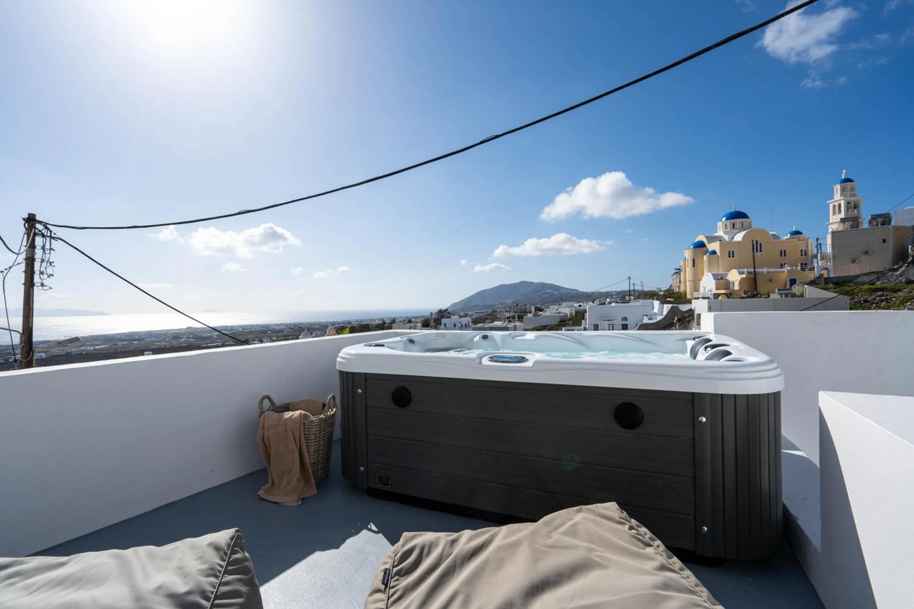 Hot Tub in Cycladic Suites & Spa