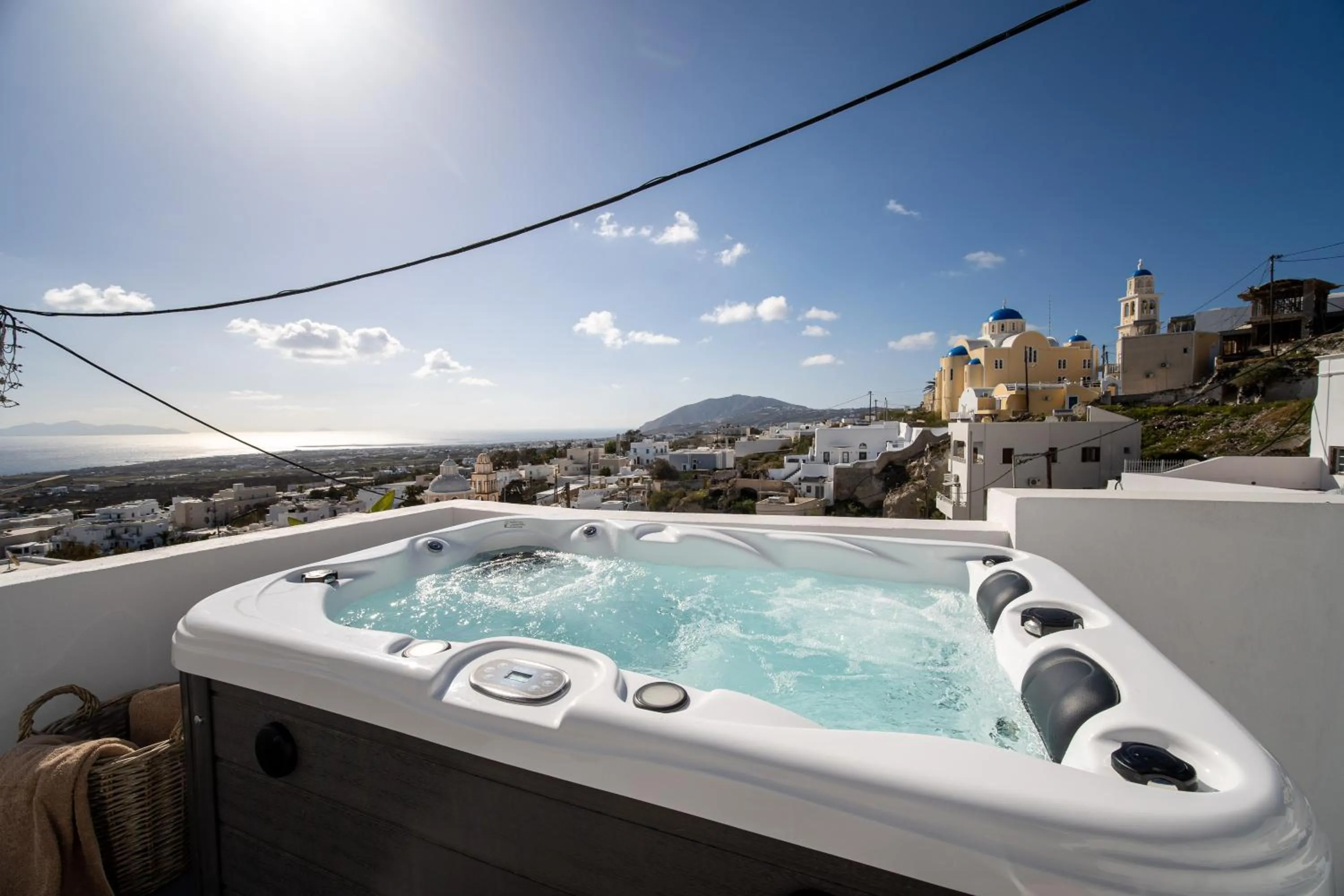 Hot Tub in Cycladic Suites & Spa
