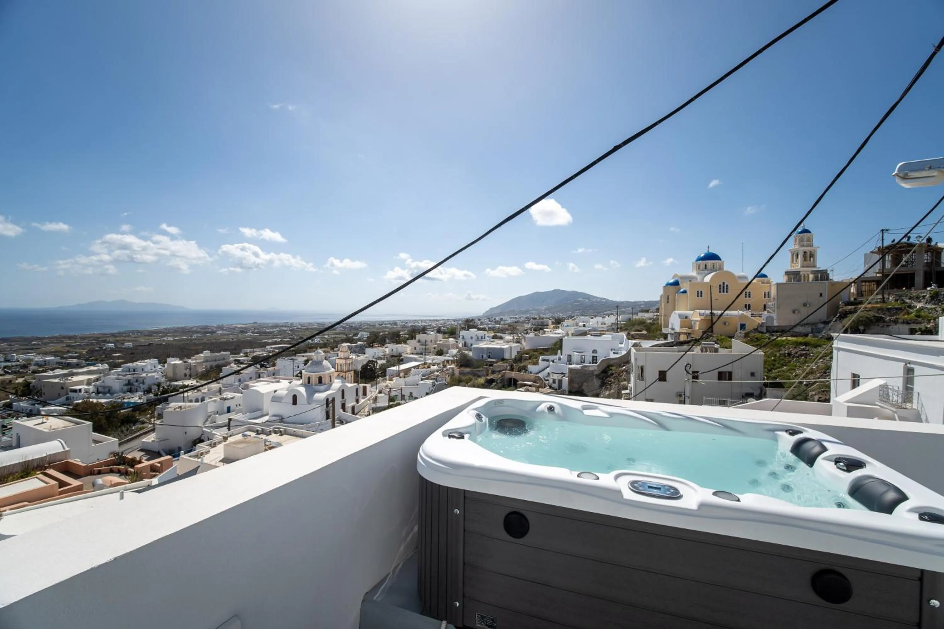 Hot Tub in Cycladic Suites & Spa