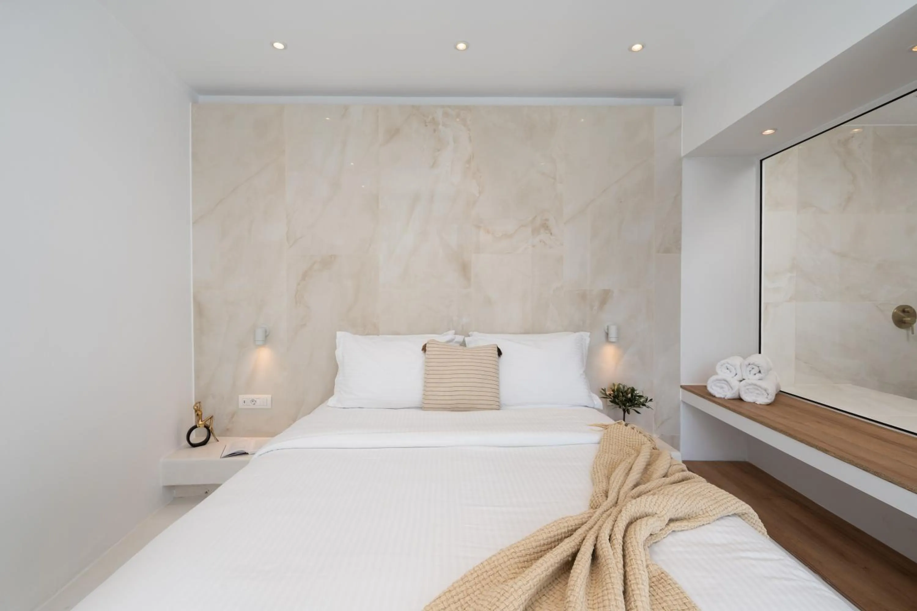 Bedroom, Bed in Cycladic Suites & Spa