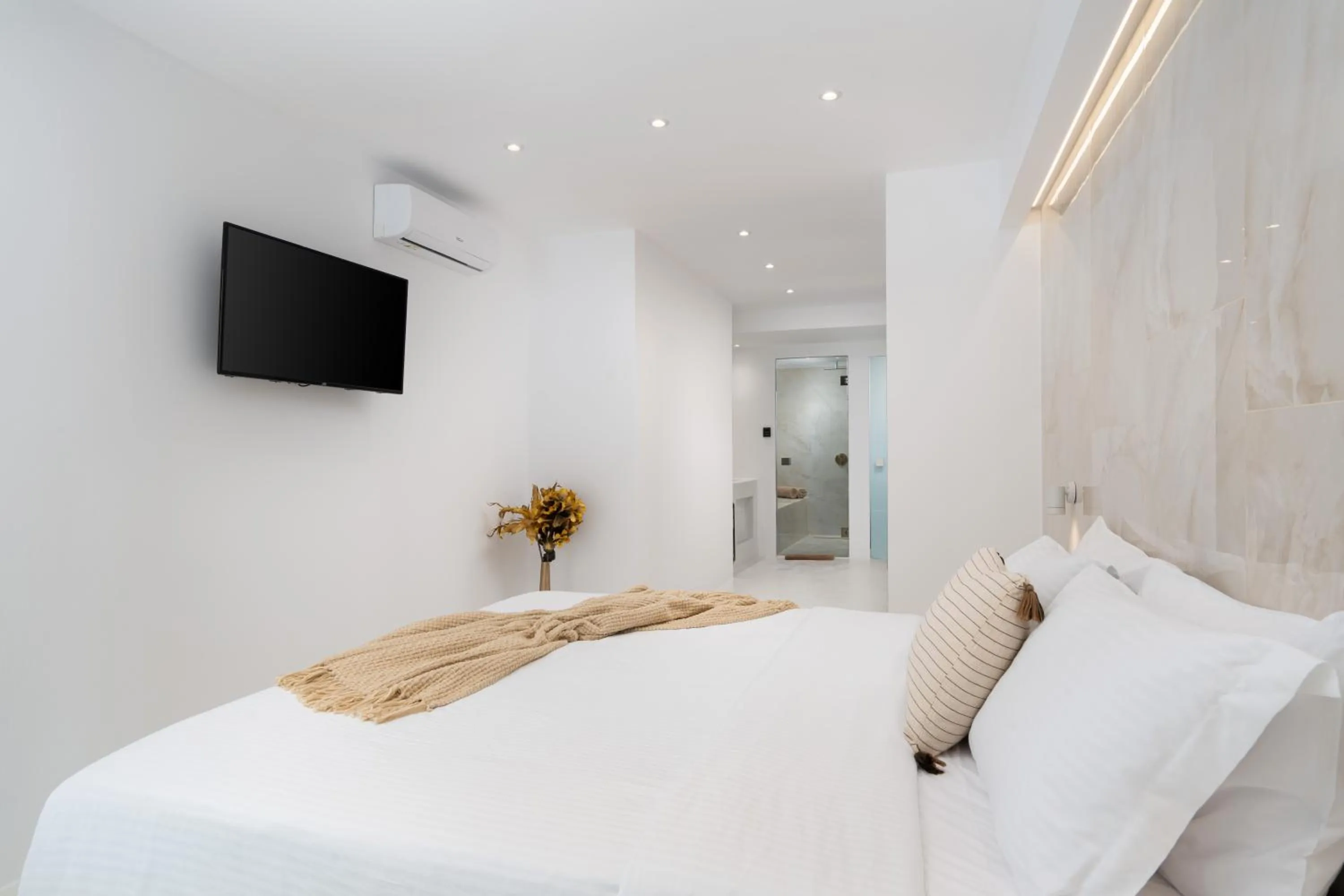 Bedroom, Bed in Cycladic Suites & Spa