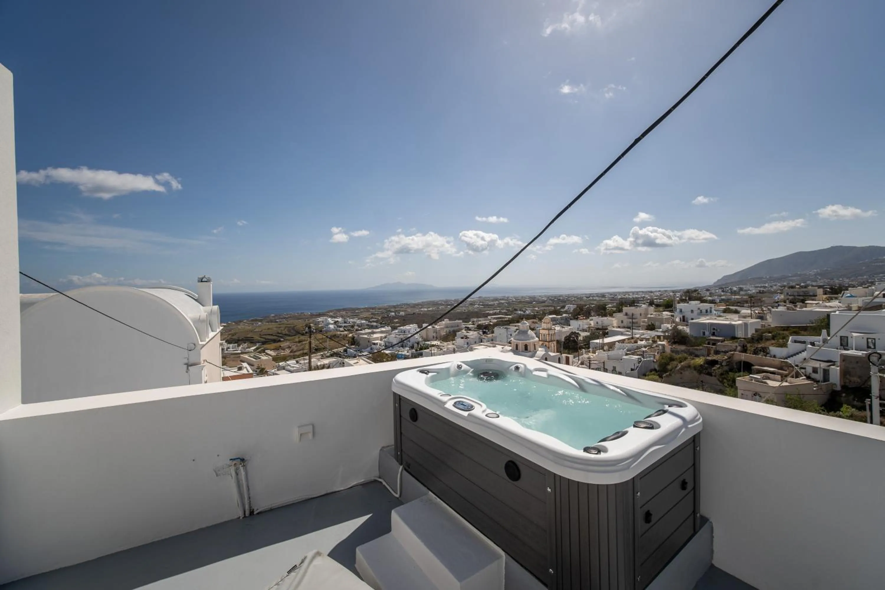 Hot Tub in Cycladic Suites & Spa