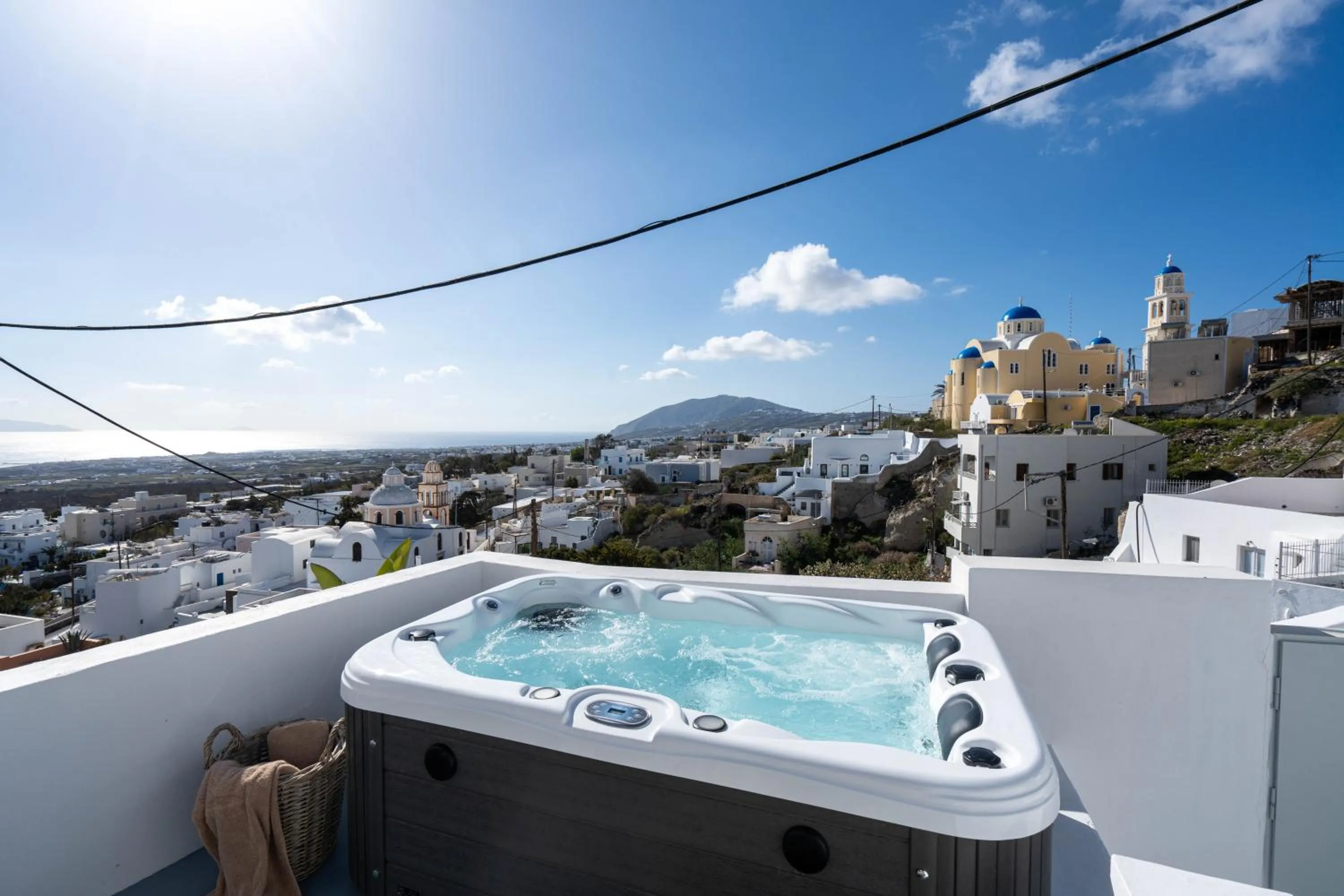 Hot Tub in Cycladic Suites & Spa