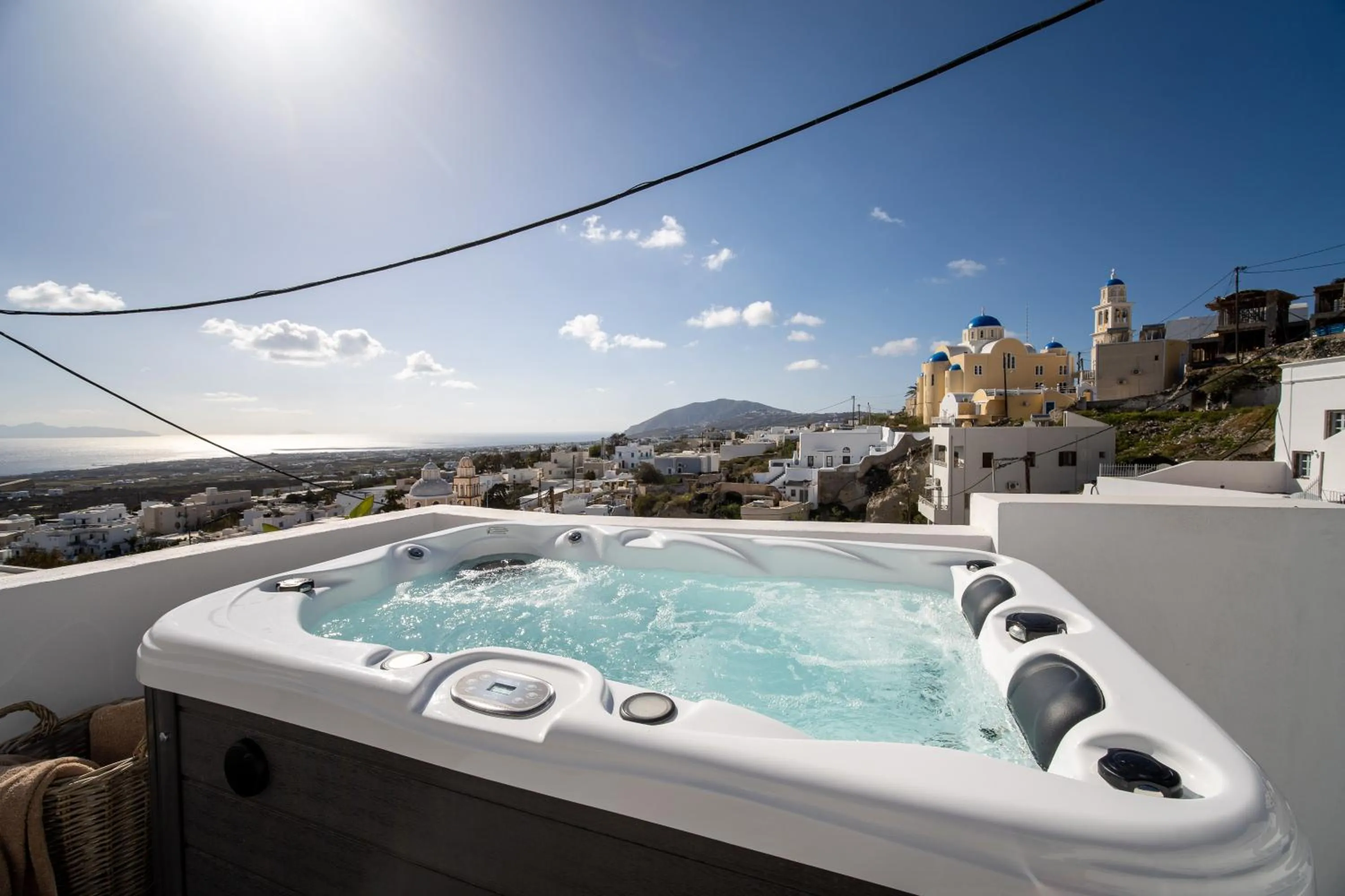 Hot Tub in Cycladic Suites & Spa
