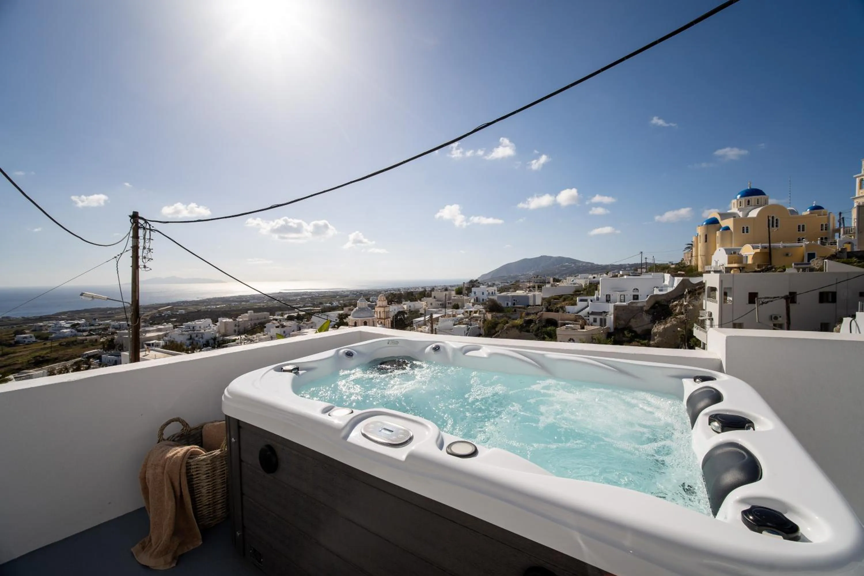 Hot Tub in Cycladic Suites & Spa