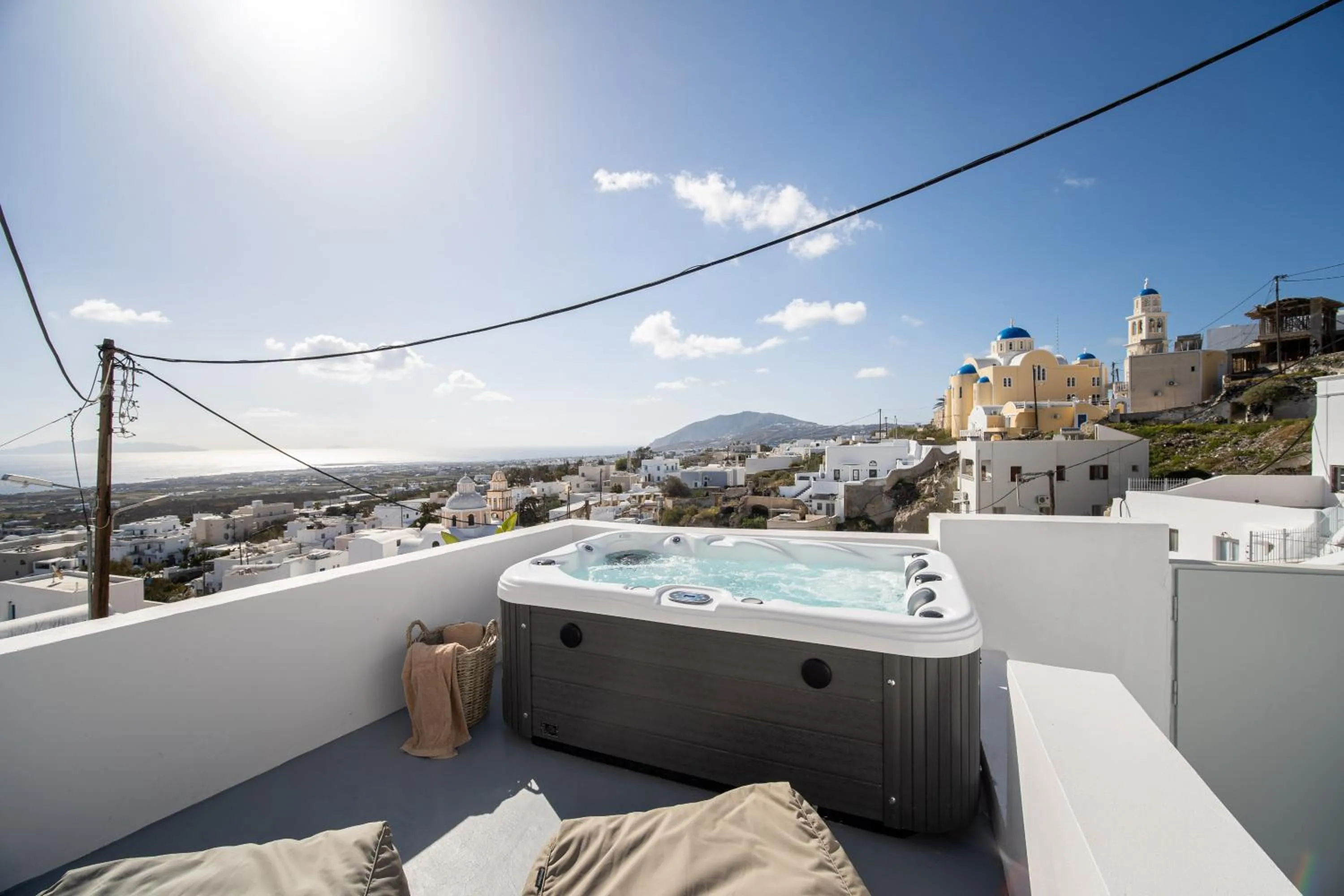 Hot Tub in Cycladic Suites & Spa