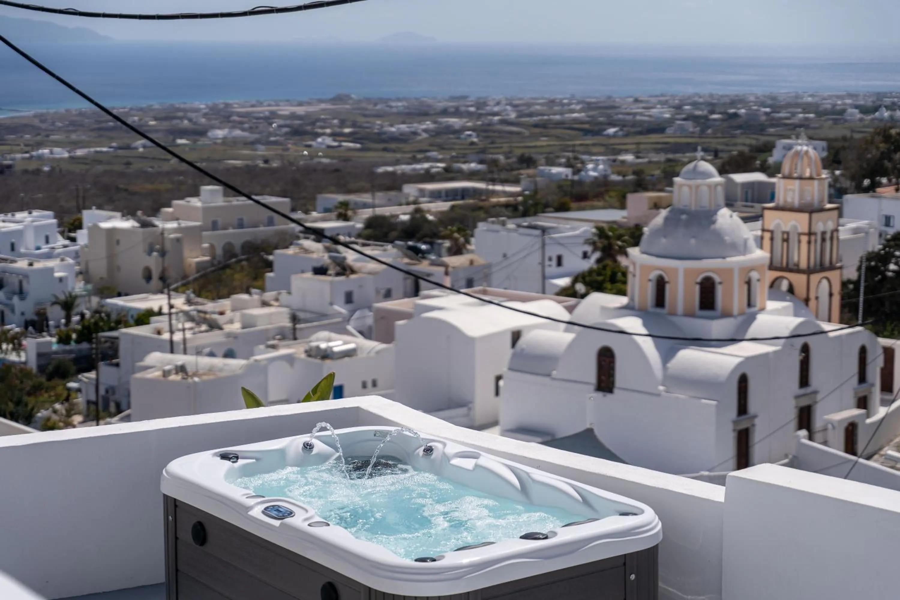 Hot Tub in Cycladic Suites & Spa