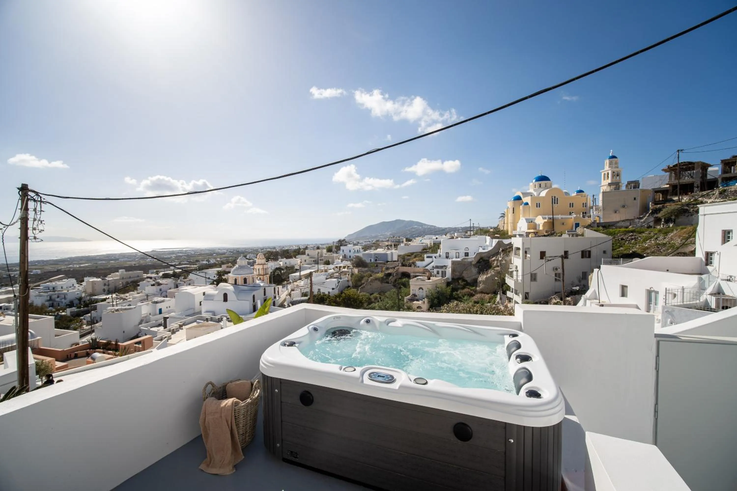 Hot Tub in Cycladic Suites & Spa