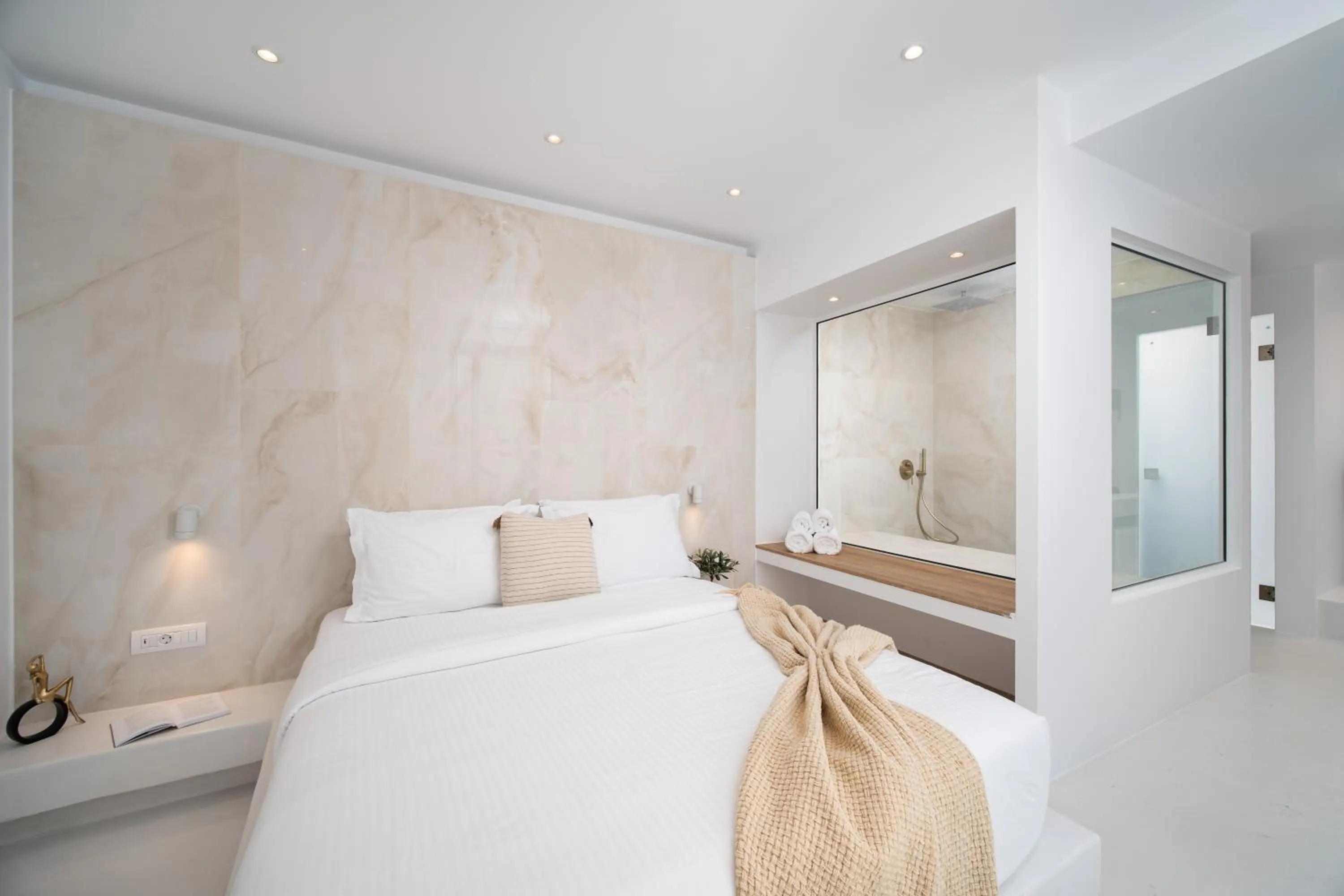 Bedroom, Bed in Cycladic Suites & Spa