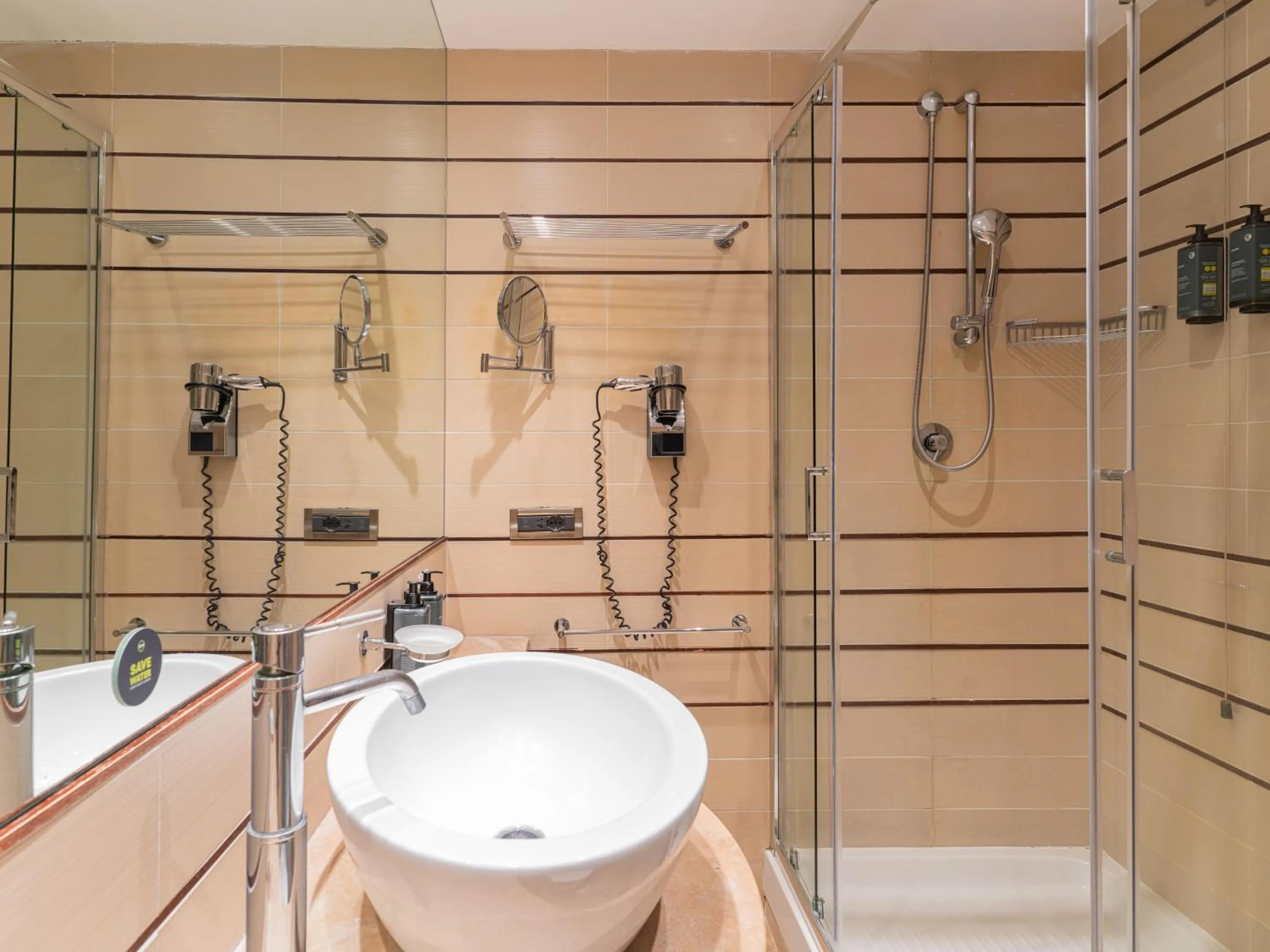 Bathroom in B&B HOTEL Napoli San Mauro