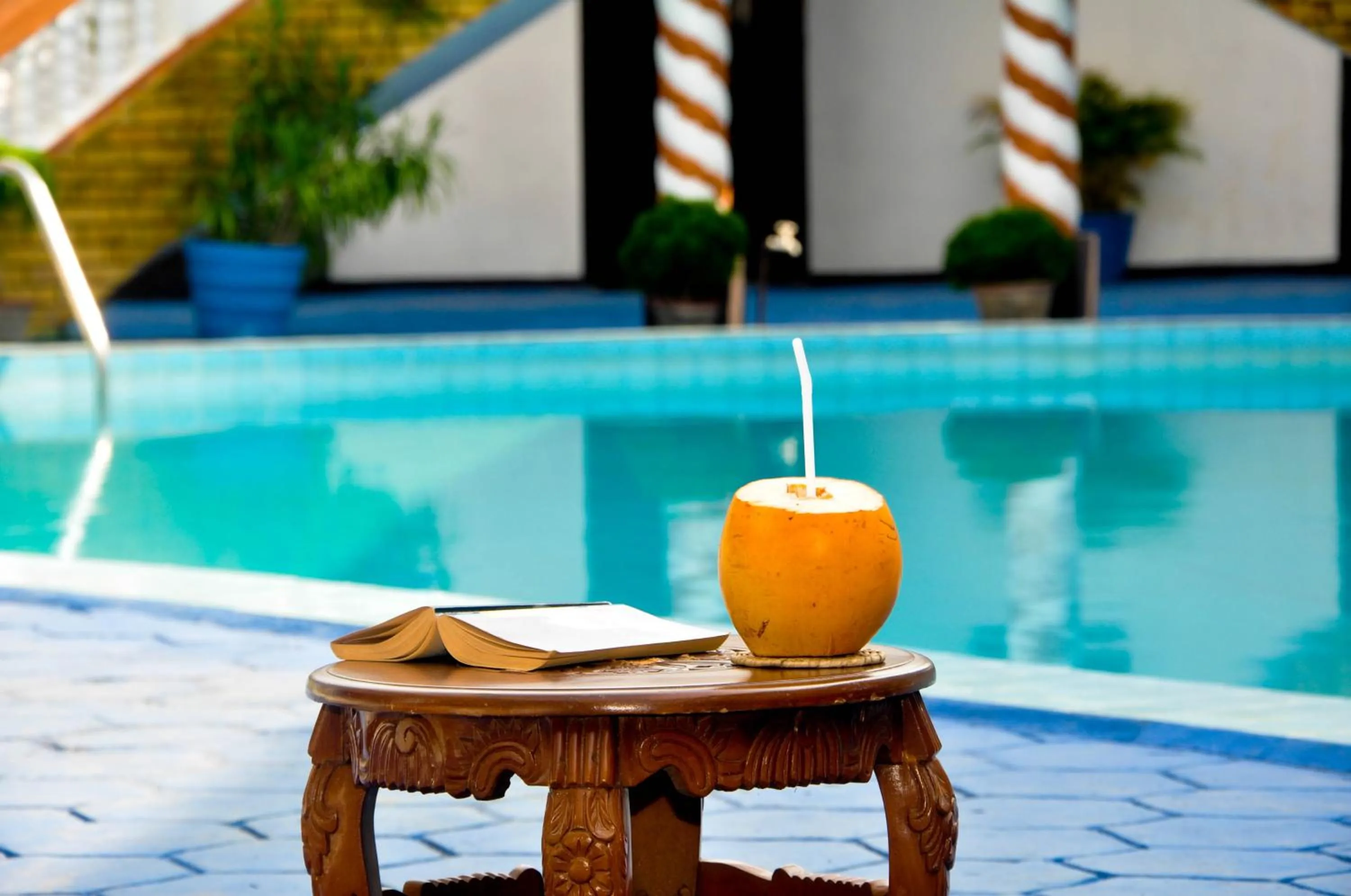 Swimming pool in Hotel Thai Lanka