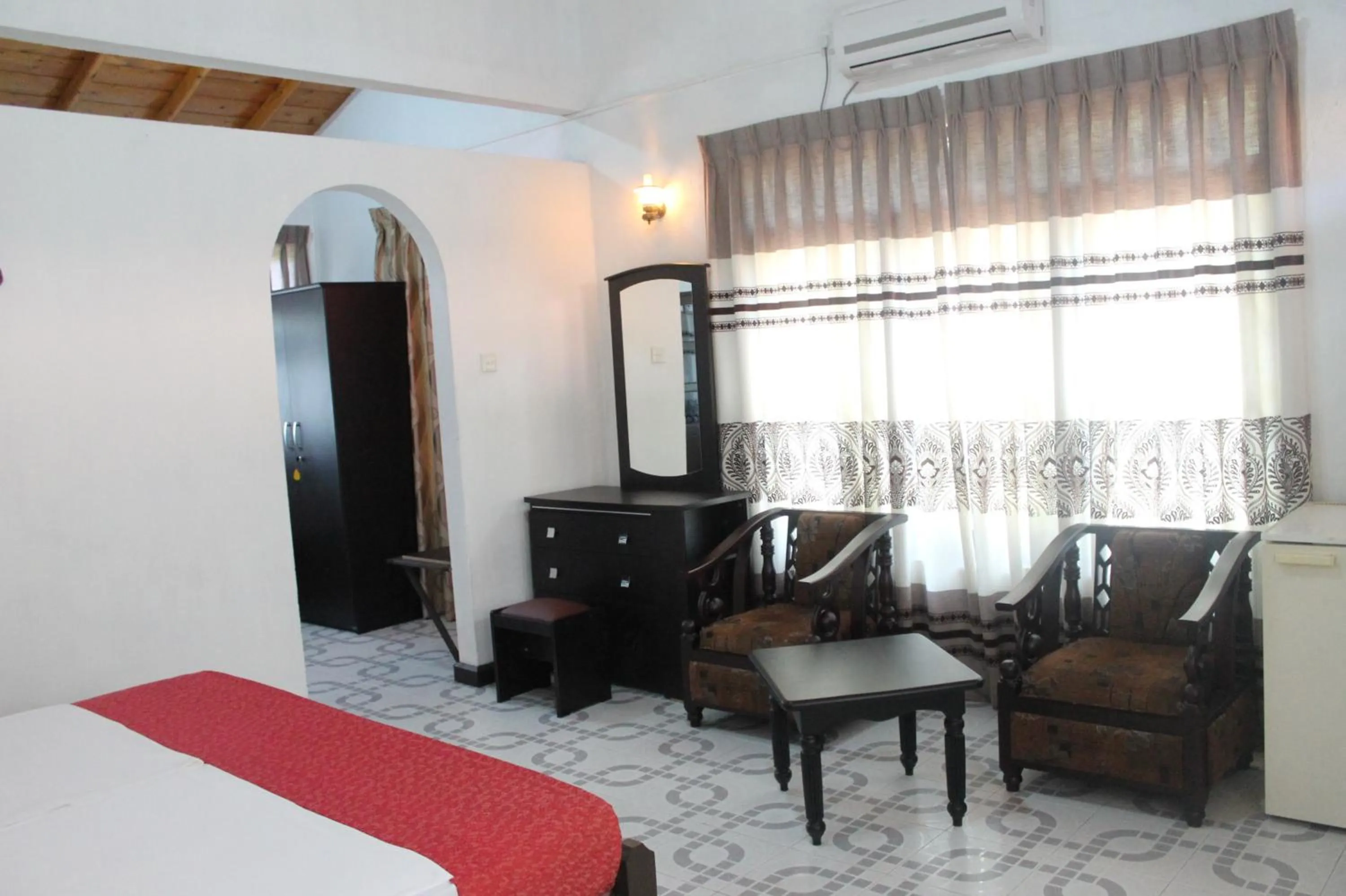 Bedroom, Bed in Hotel Thai Lanka