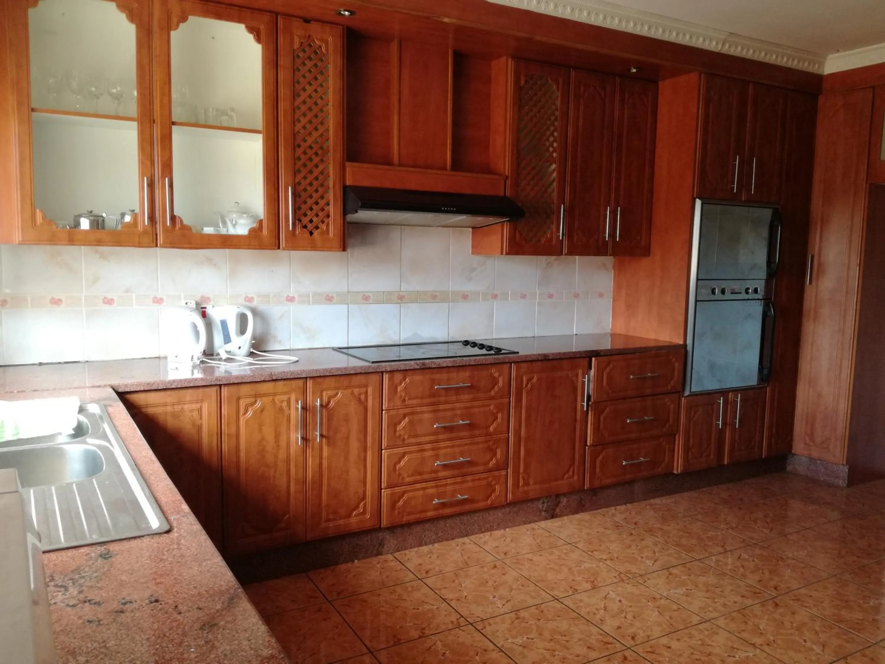 Communal kitchen in DEN VIEW GUESTHOUSE