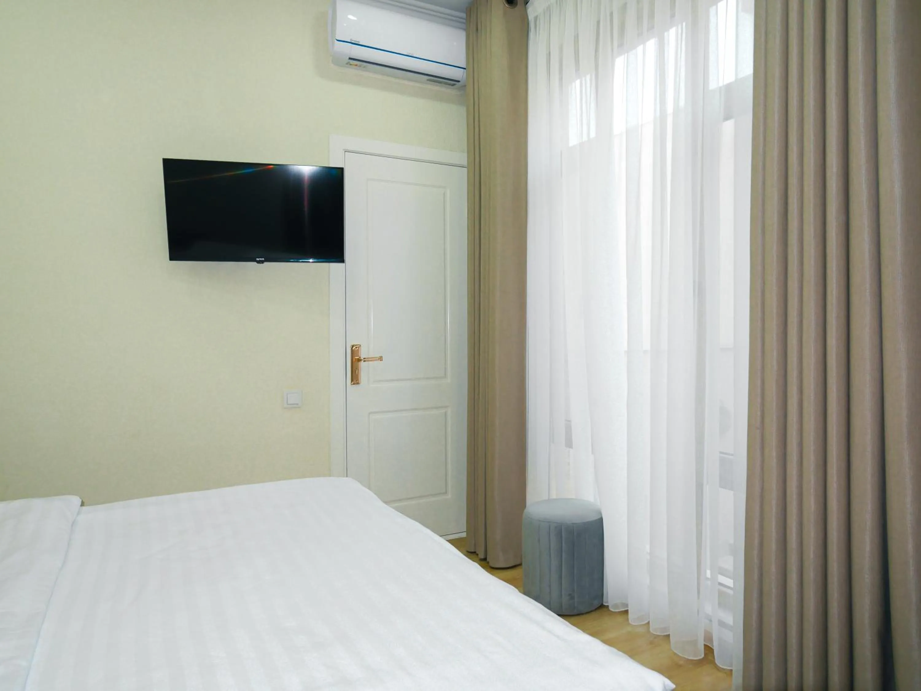 TV and multimedia, Bed in Oasis Boutique