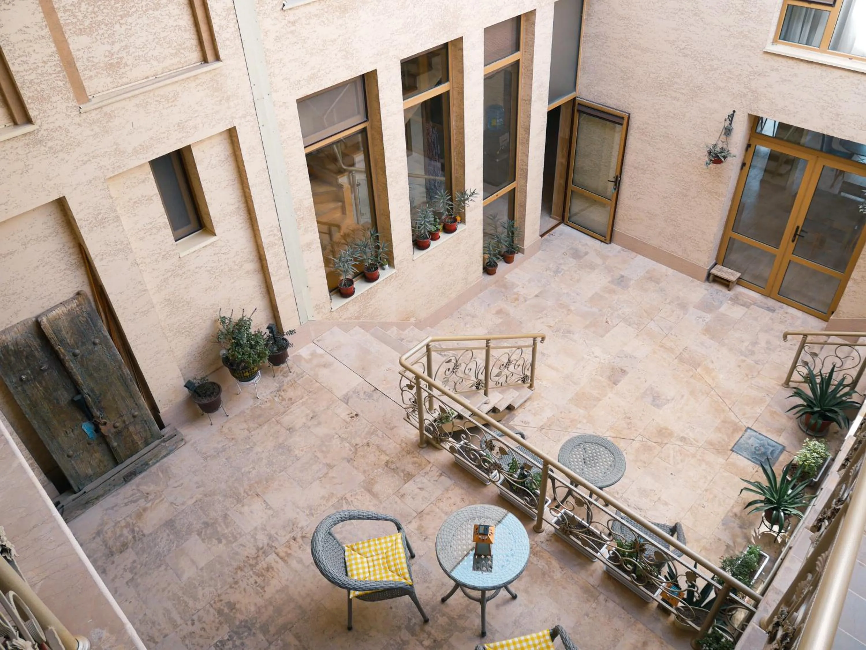 Property building in Oasis Boutique