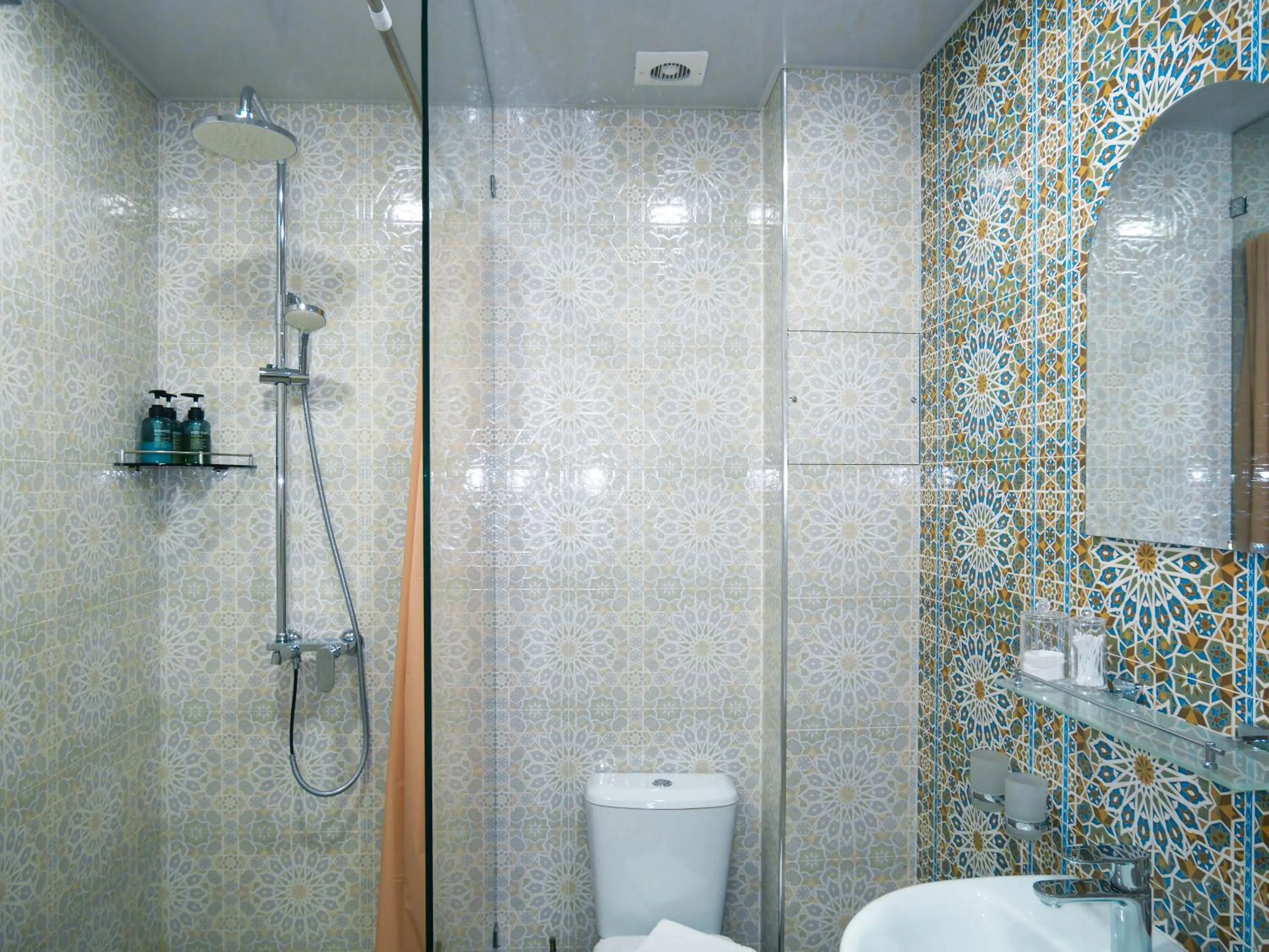 Shower in Oasis Boutique