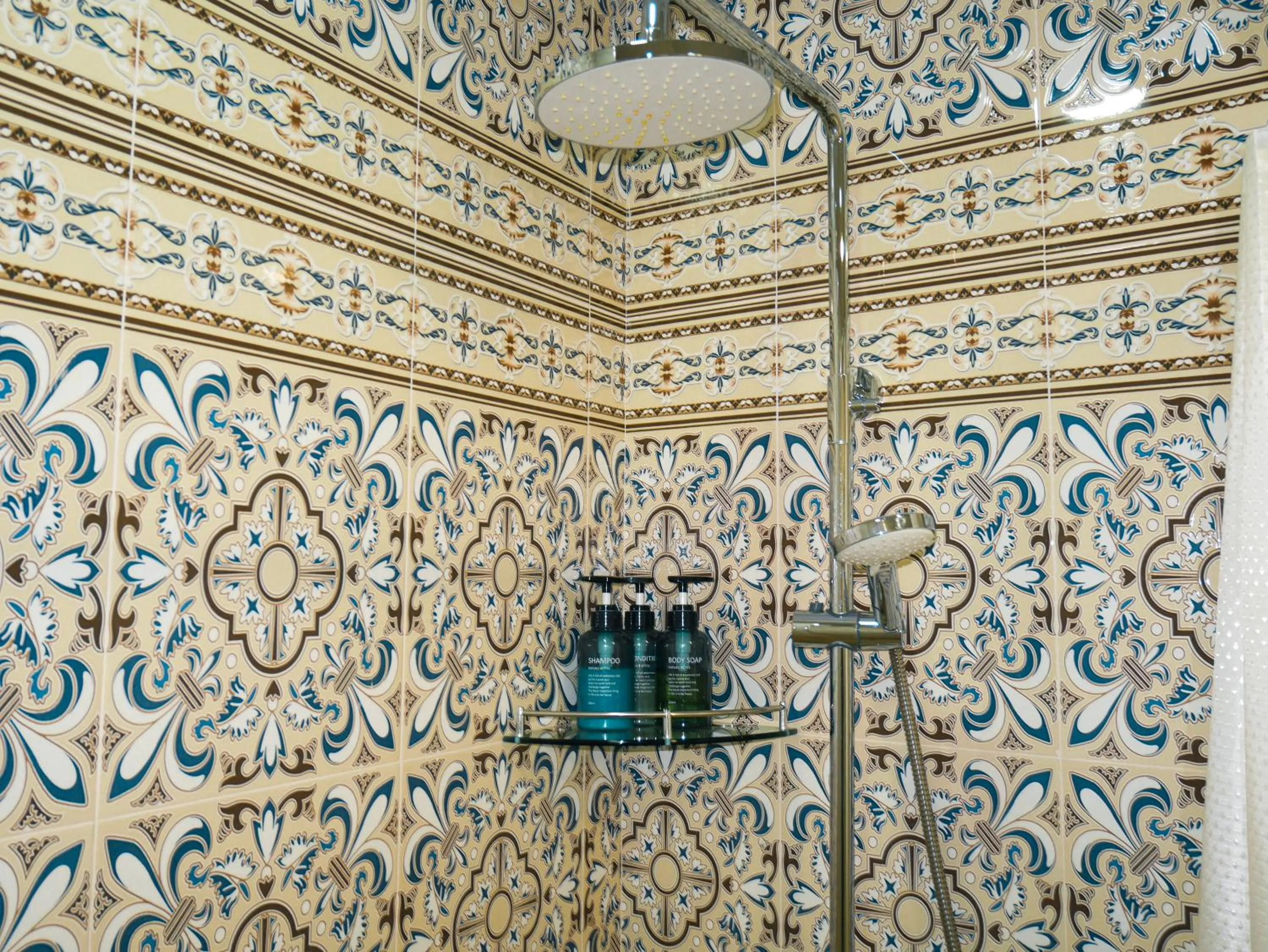 Shower in Oasis Boutique