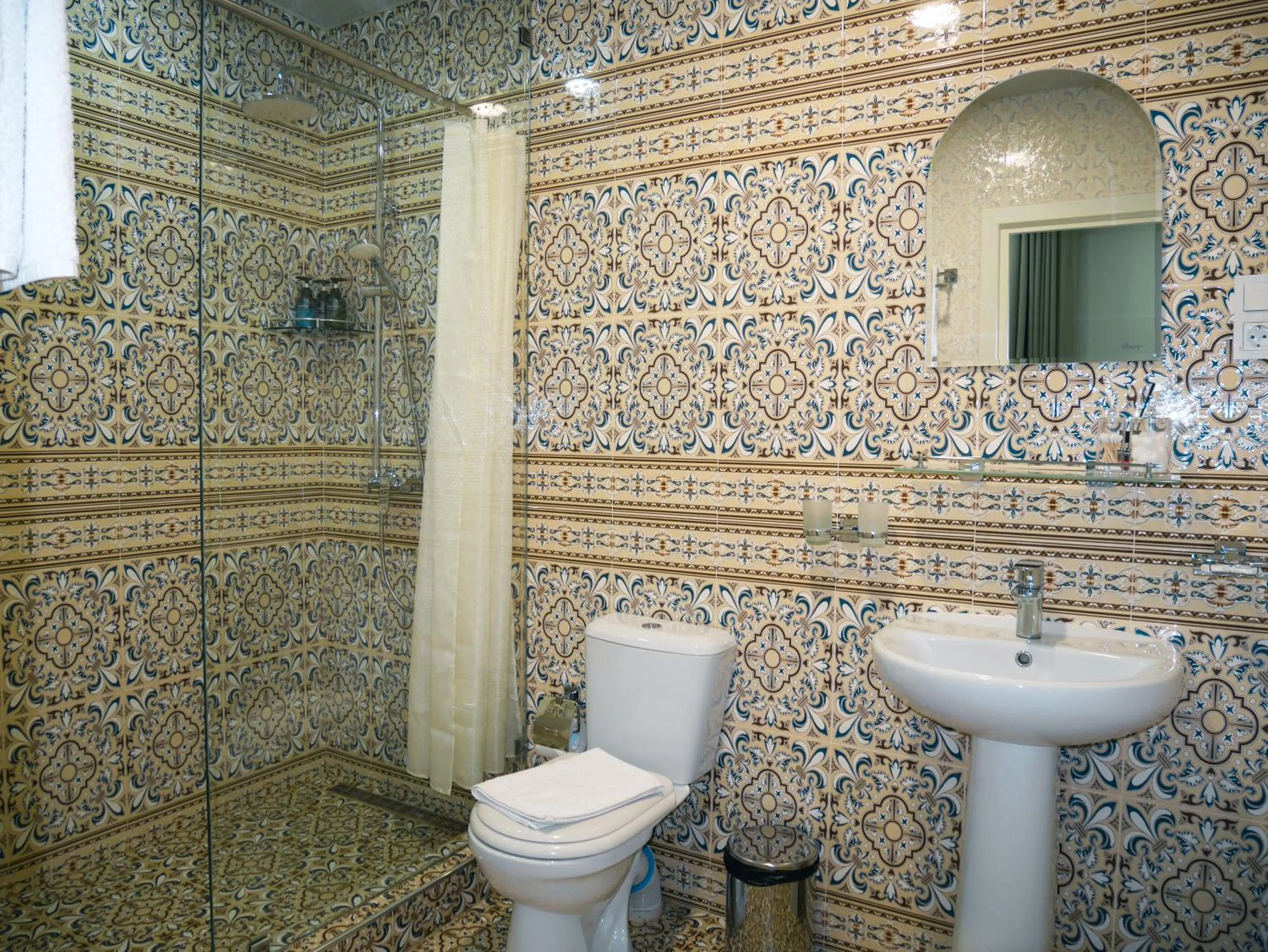 Shower in Oasis Boutique