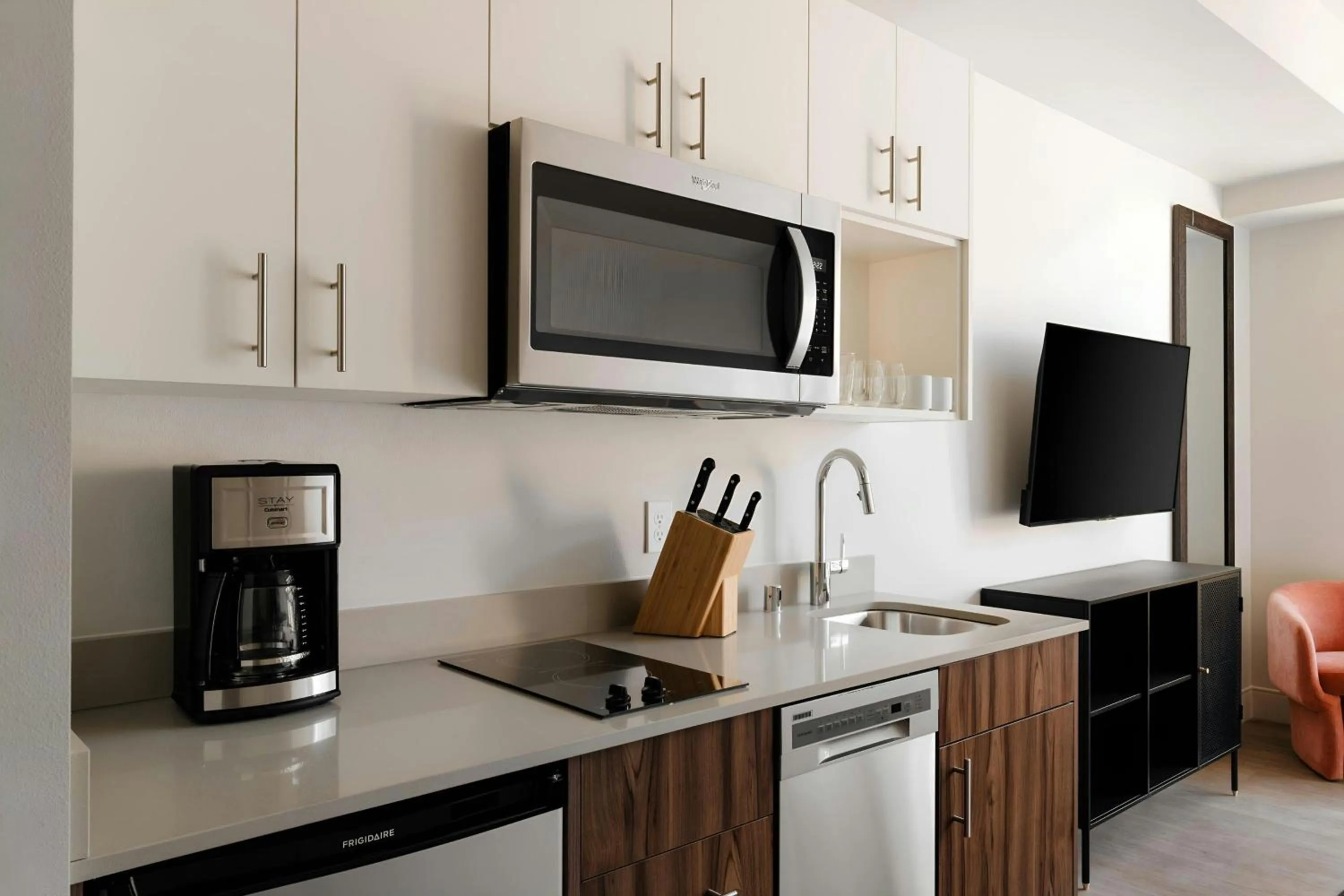Kitchen or kitchenette in Sonder by Marriott Bonvoy Pivot Apartments Capitol Hill