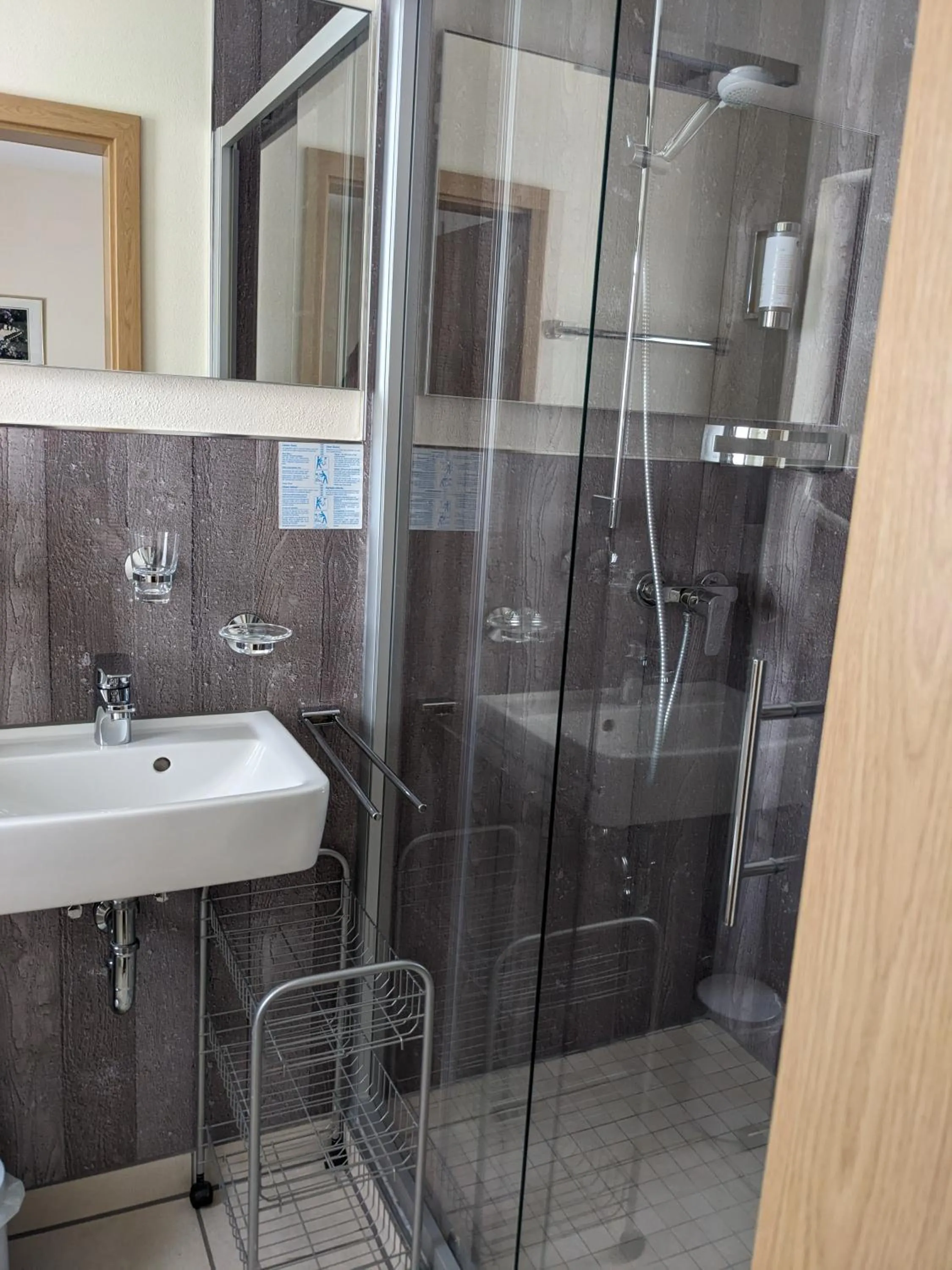 Shower in Weinhaus Berg