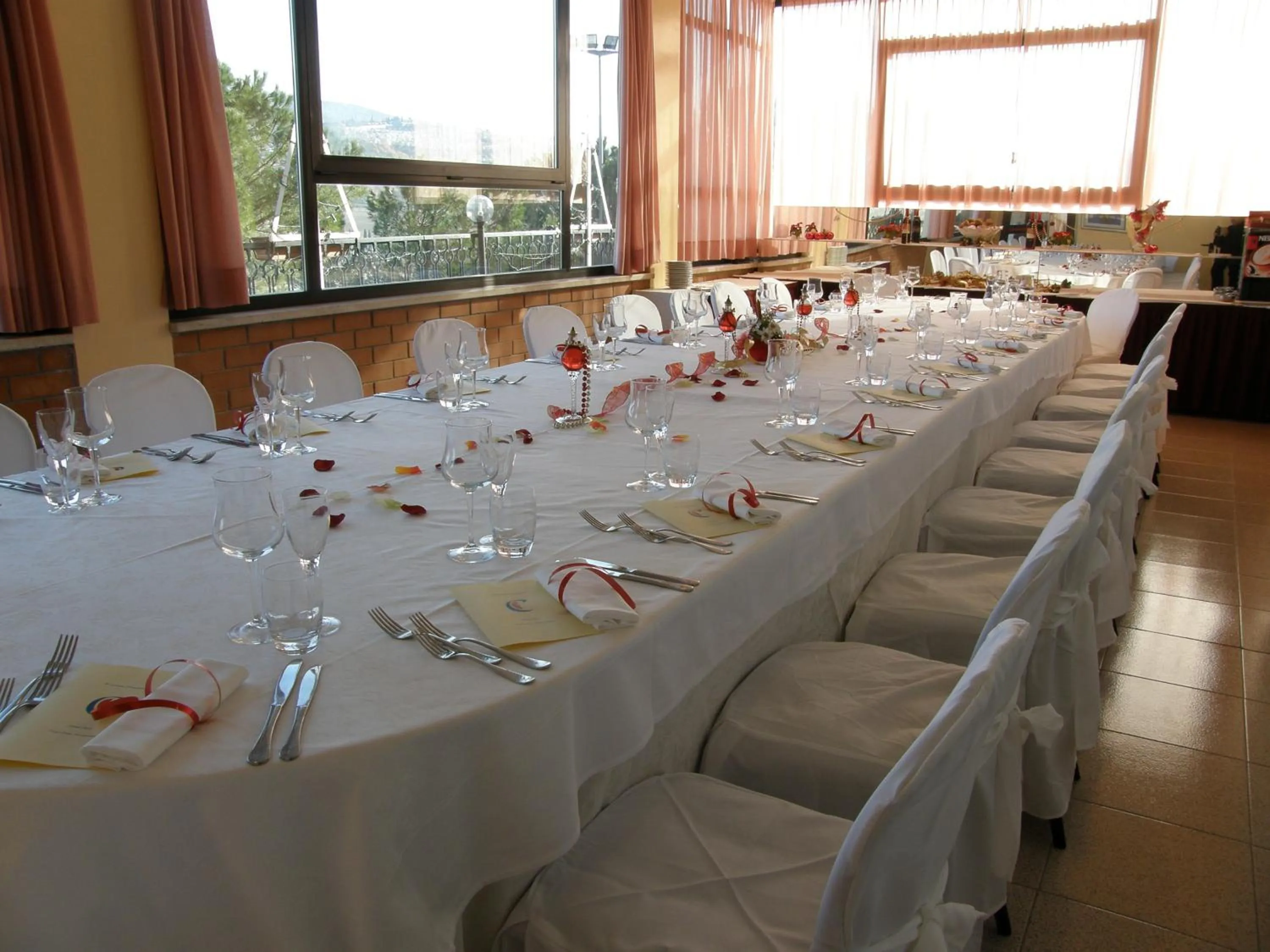 Restaurant/places to eat in El Patio Hotel