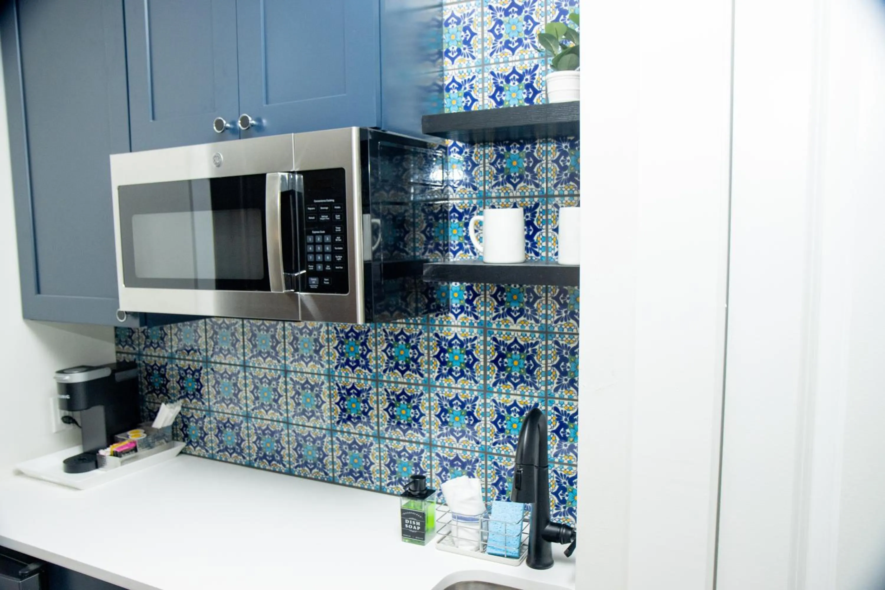 Coffee/tea facilities in Pomar House