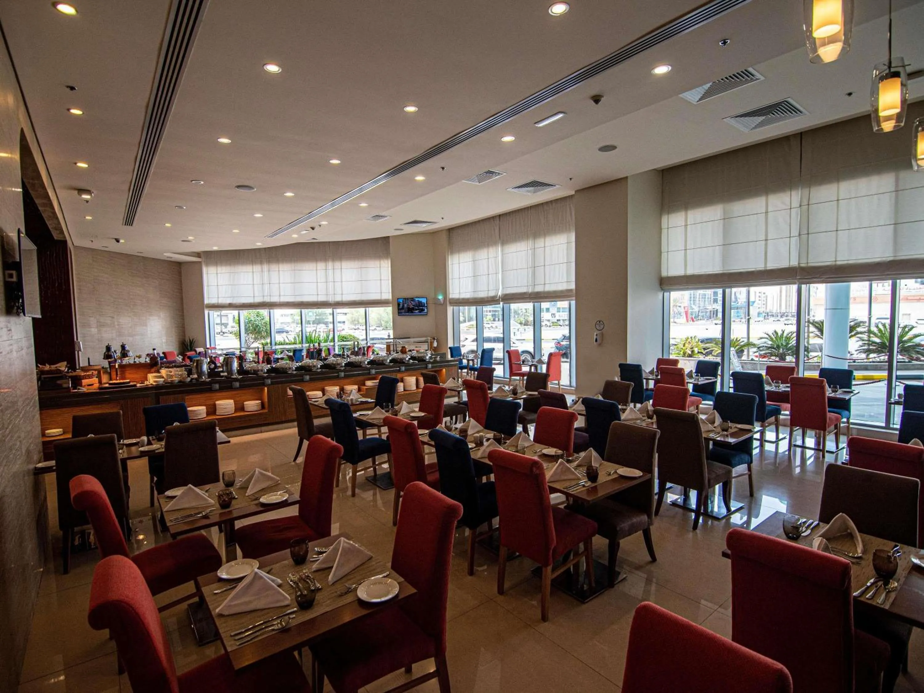 Restaurant/places to eat in Novotel Fujairah