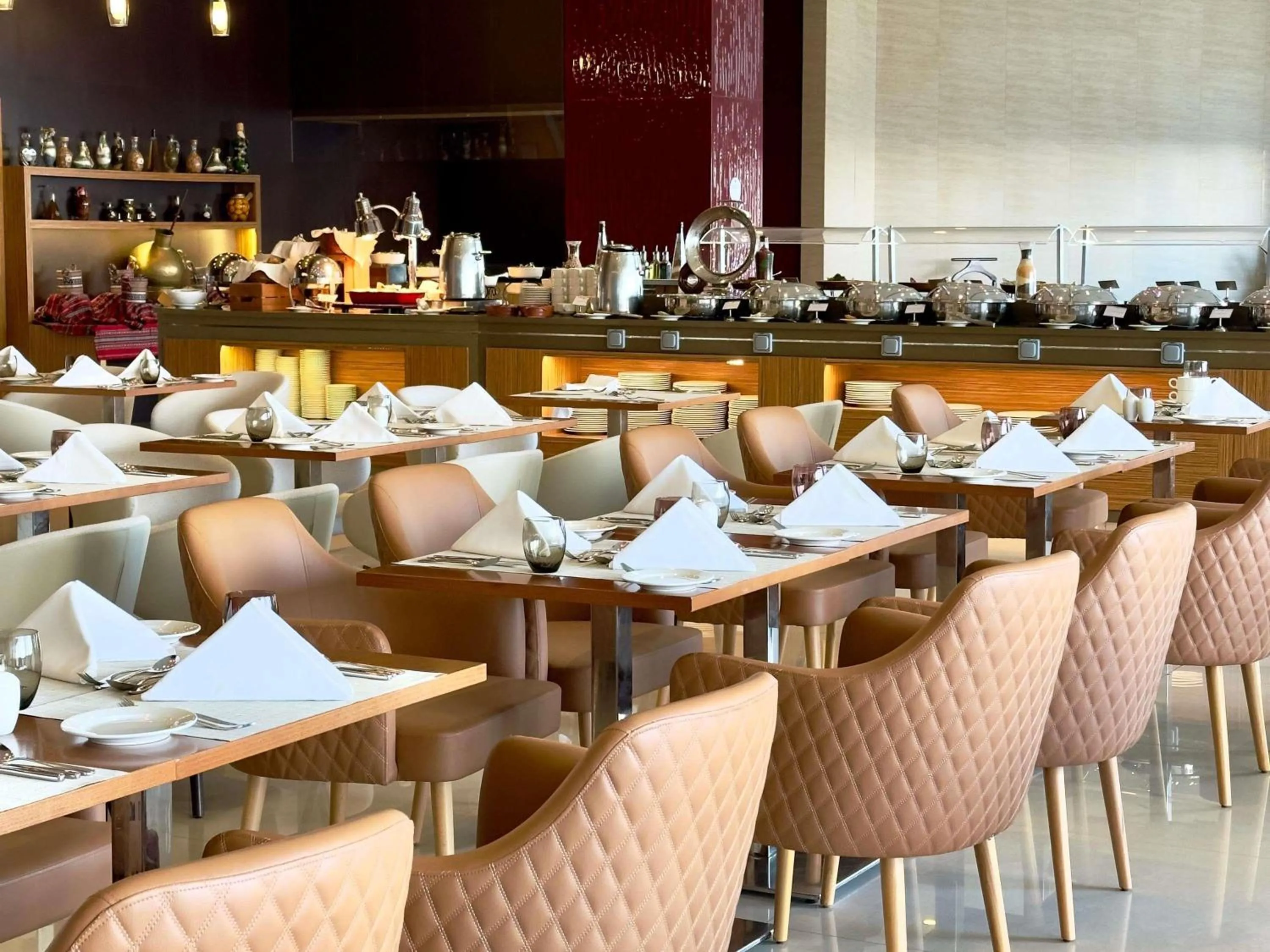 Restaurant/places to eat in Novotel Fujairah