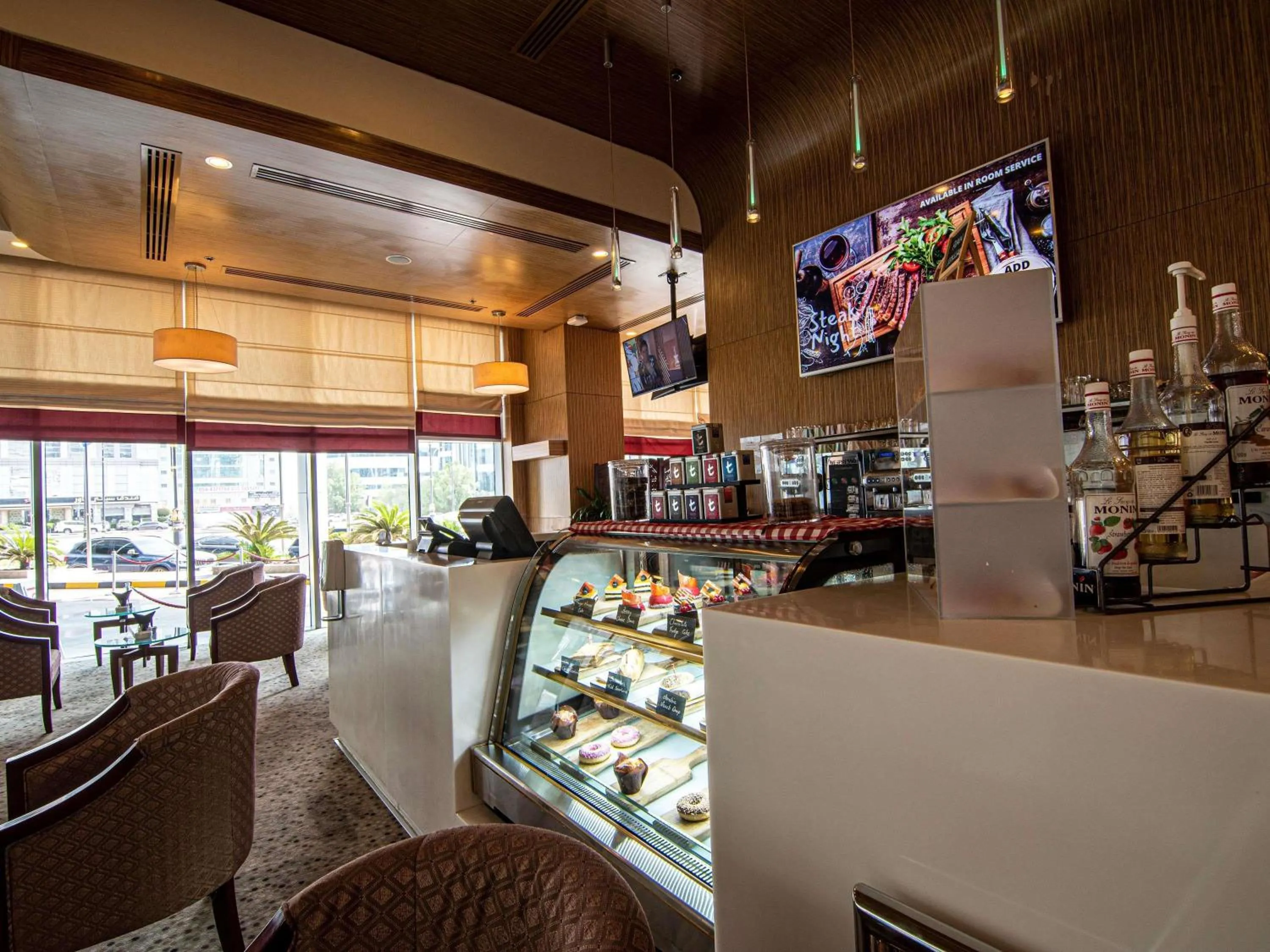 Restaurant/places to eat in Novotel Fujairah