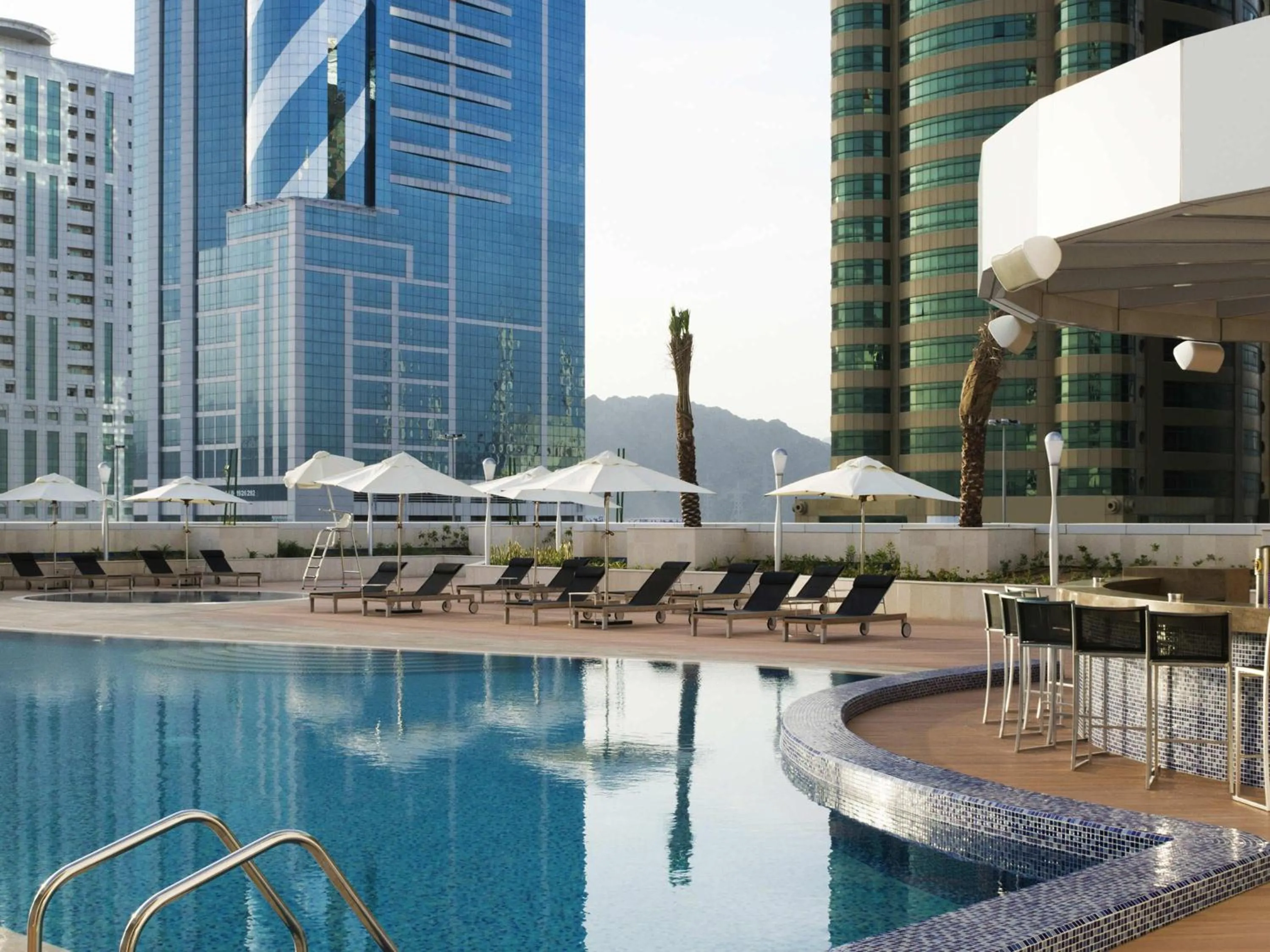 Restaurant/places to eat in Novotel Fujairah