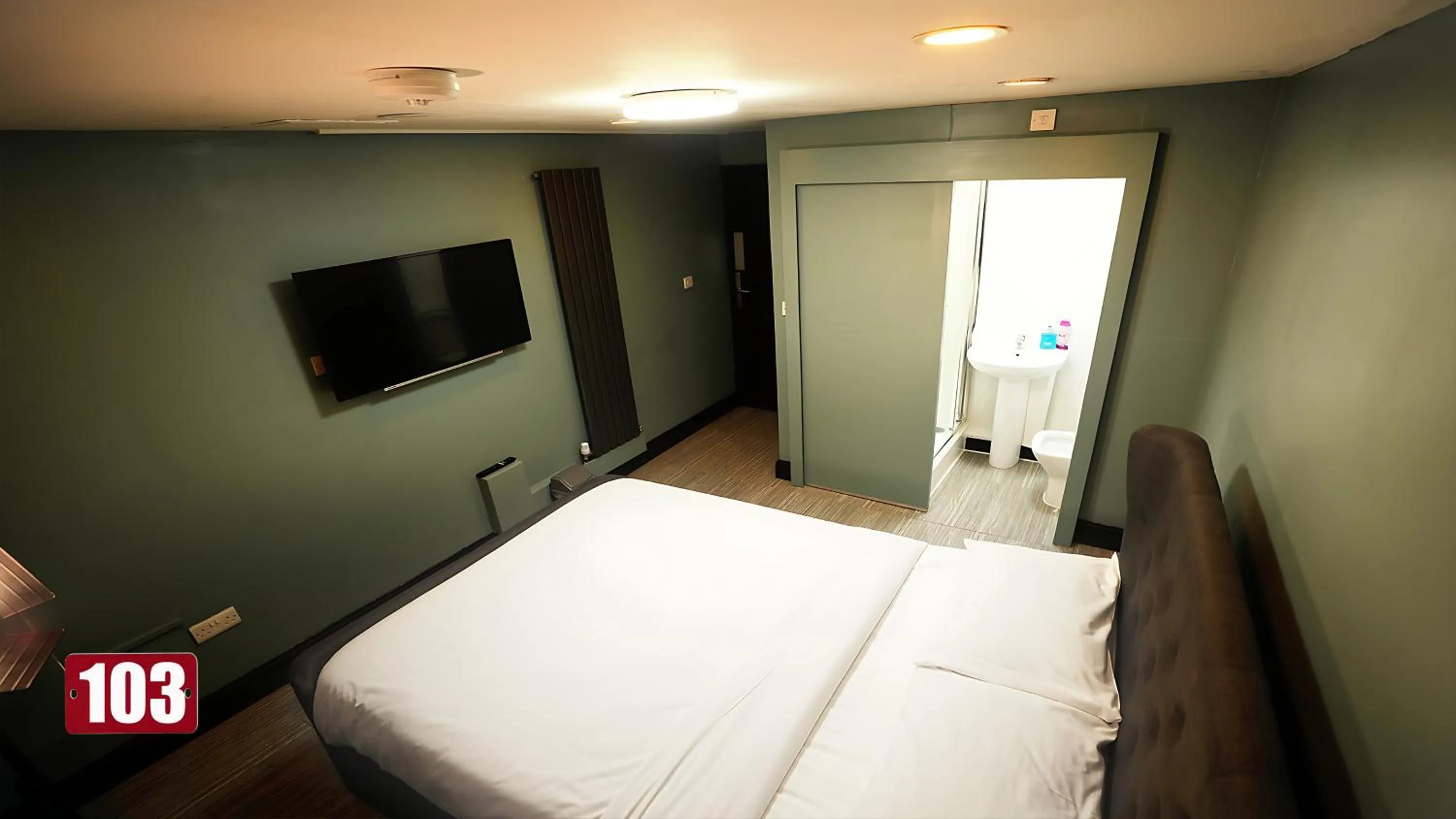 TV and multimedia, Bed in Private Boutique Apartments London