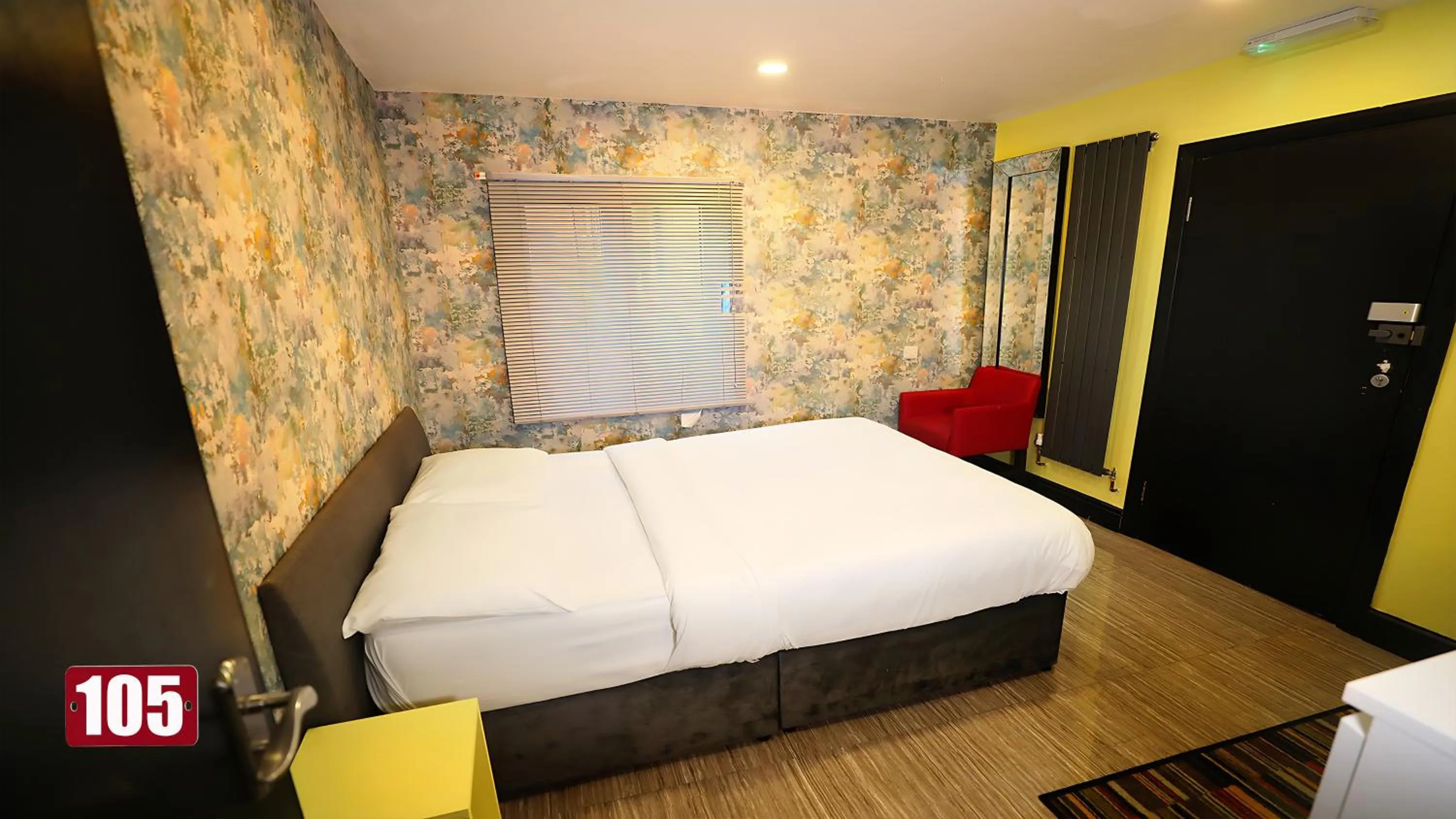 Photo of the whole room, Bed in Private Boutique Apartments London