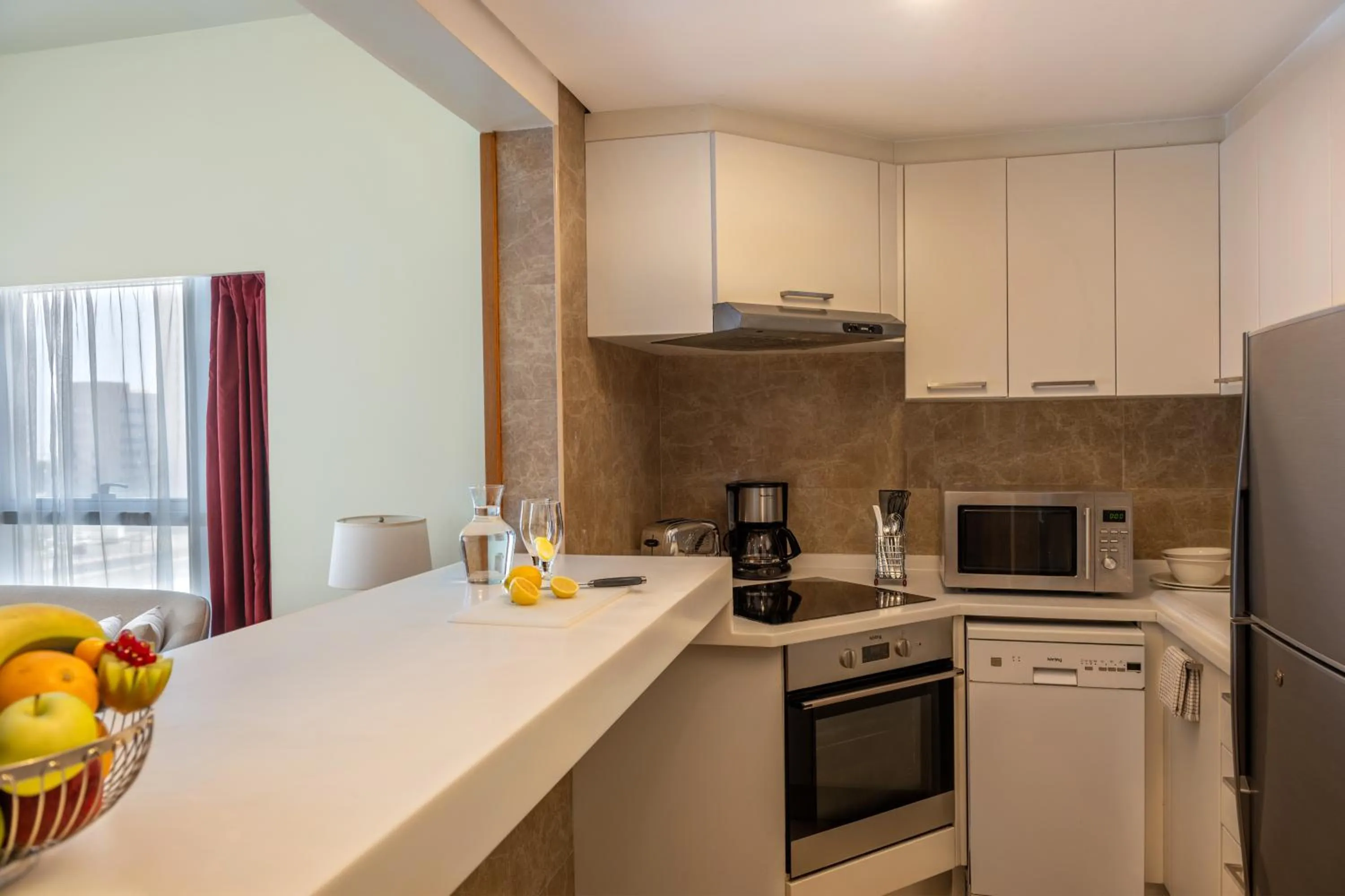 Kitchen or kitchenette in Aparthotel Adagio Fujairah