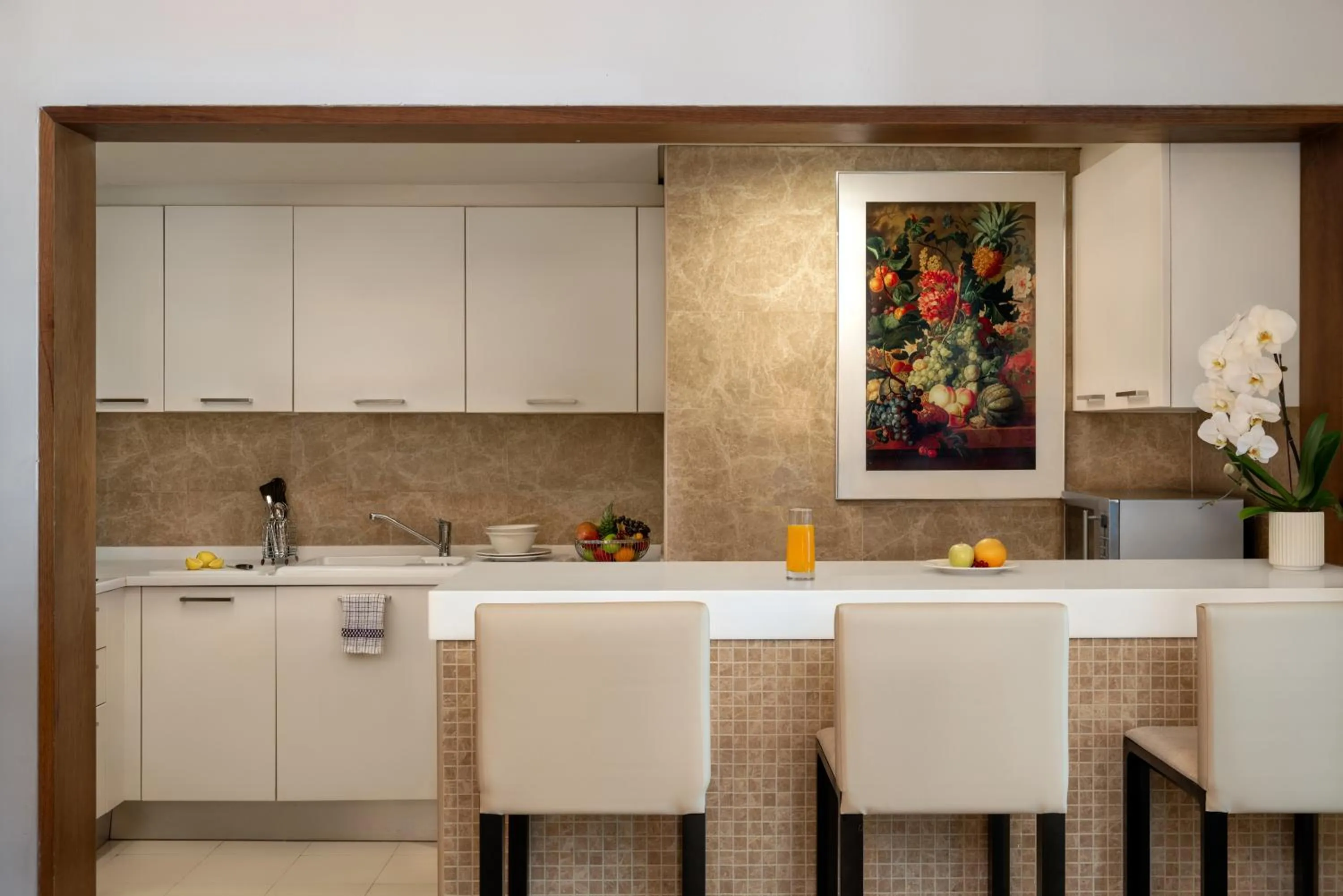 Kitchen or kitchenette in Aparthotel Adagio Fujairah