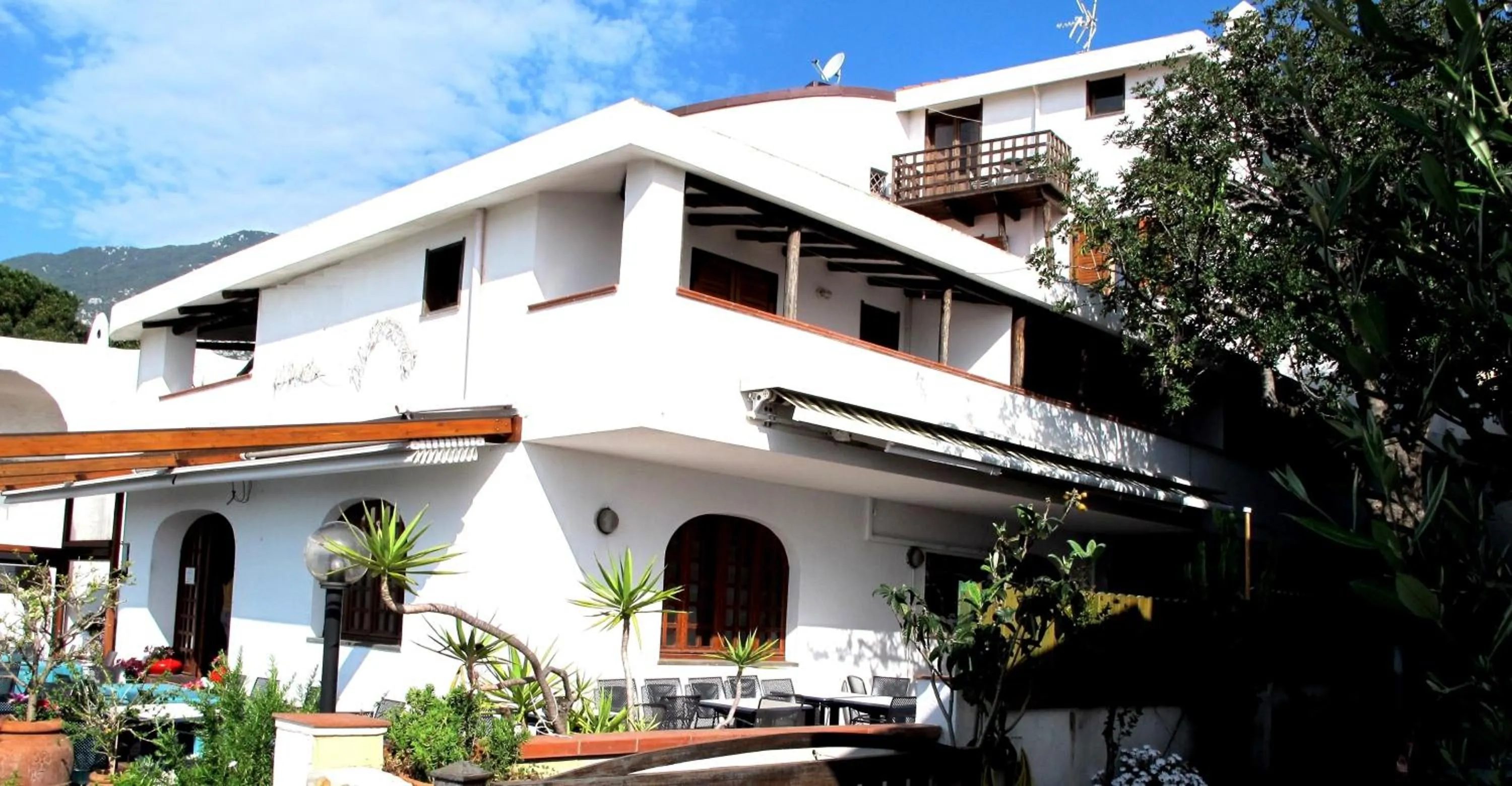 Property building in Hotel Pop