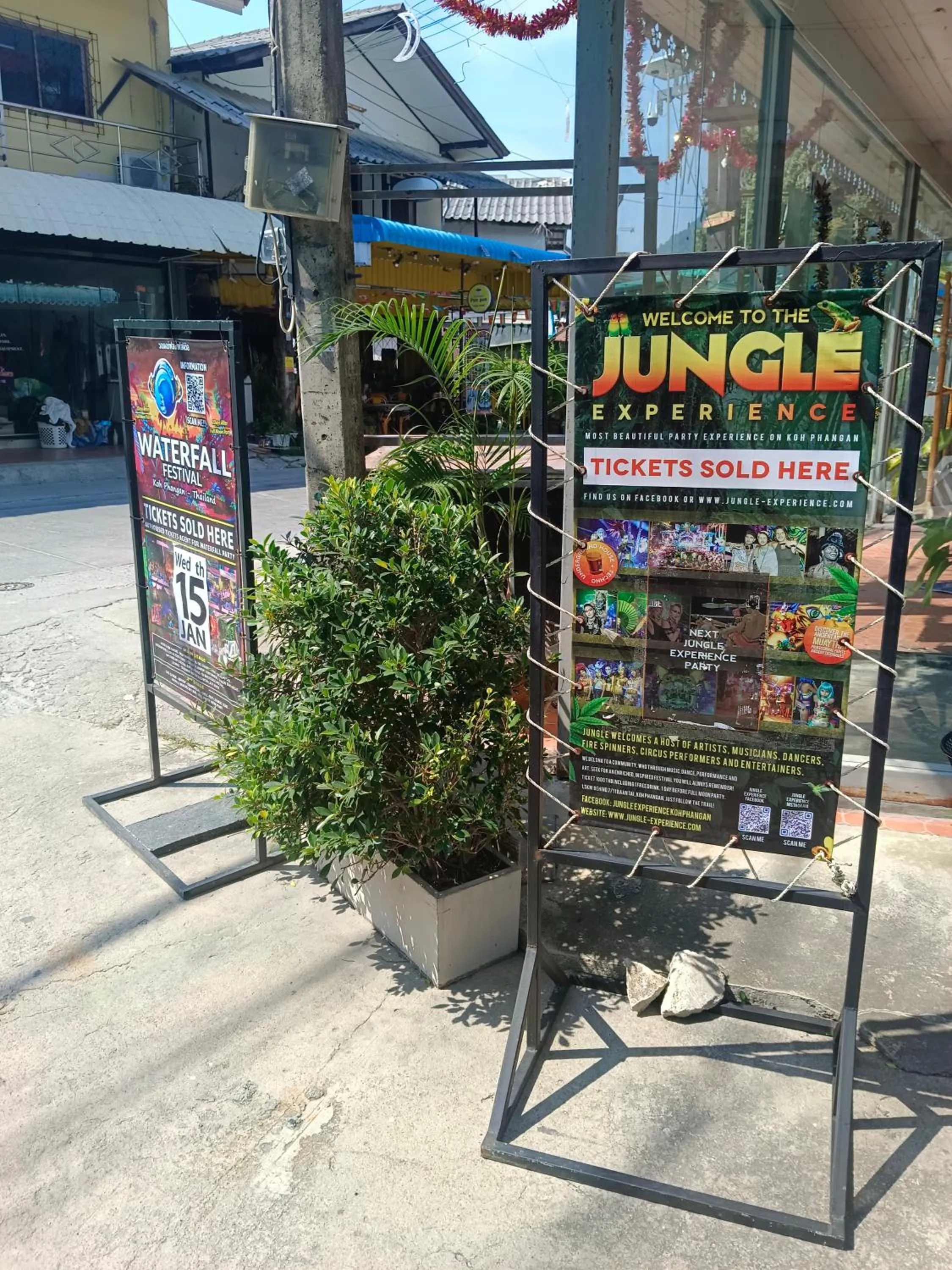 Day in Haadrin village Fullmoon