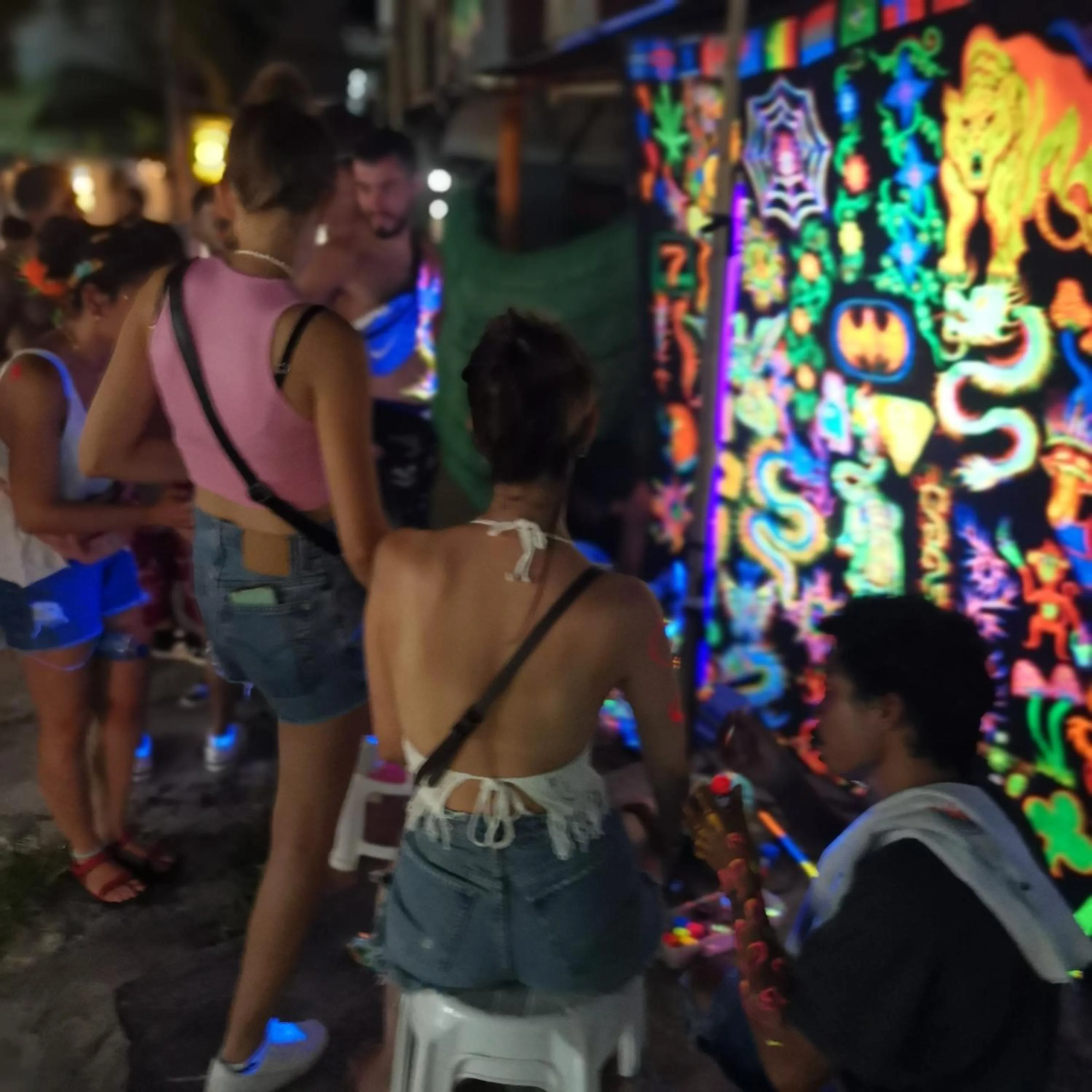 People in Haadrin village Fullmoon