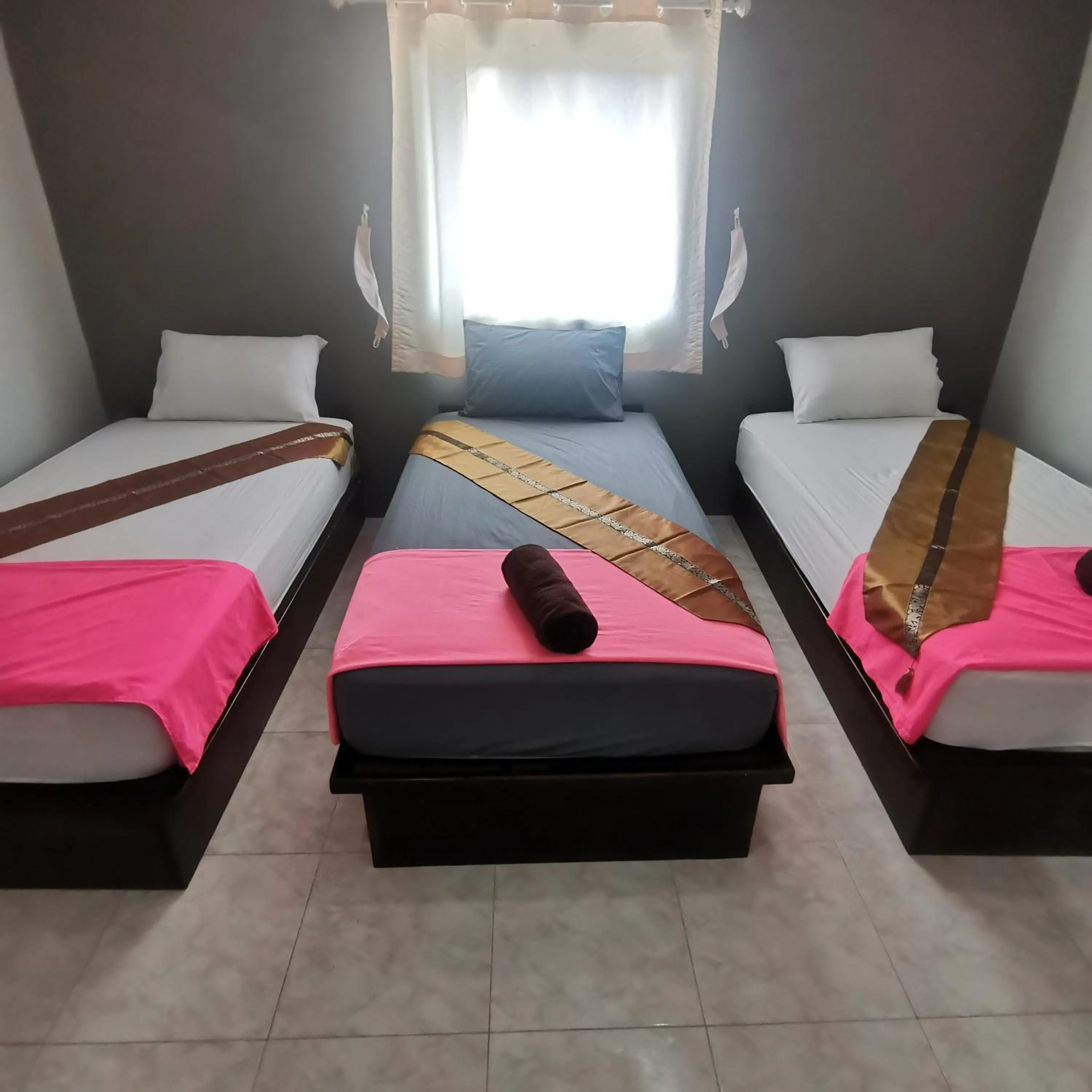 Bed in Haadrin village Fullmoon