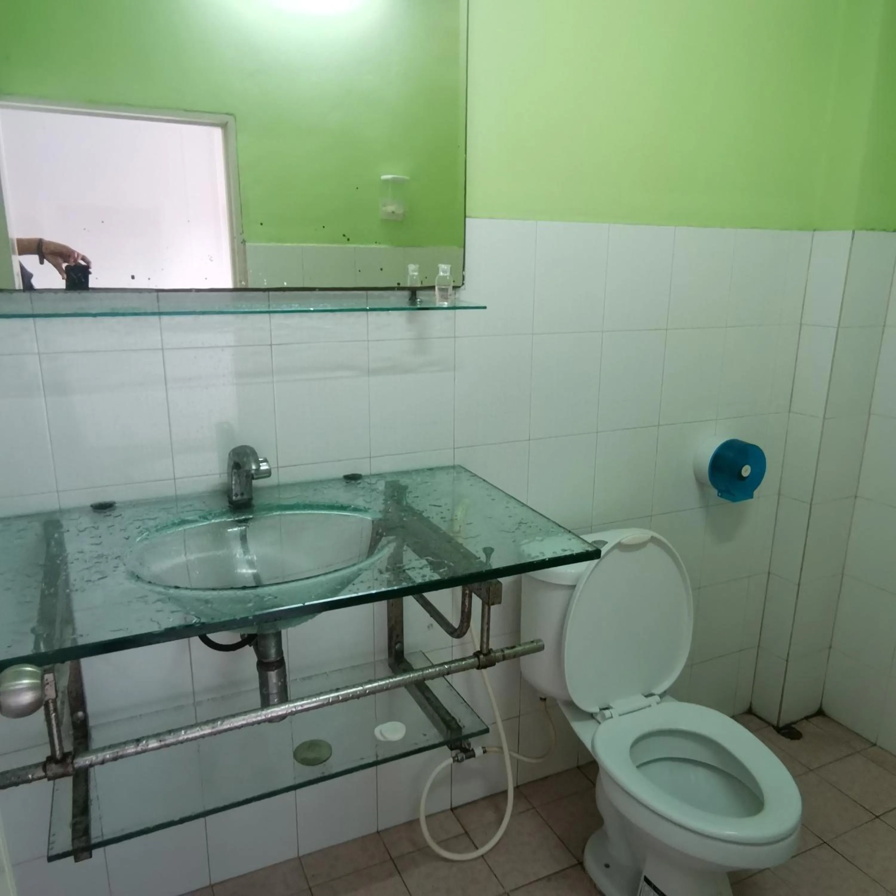 Toilet in Haadrin village Fullmoon