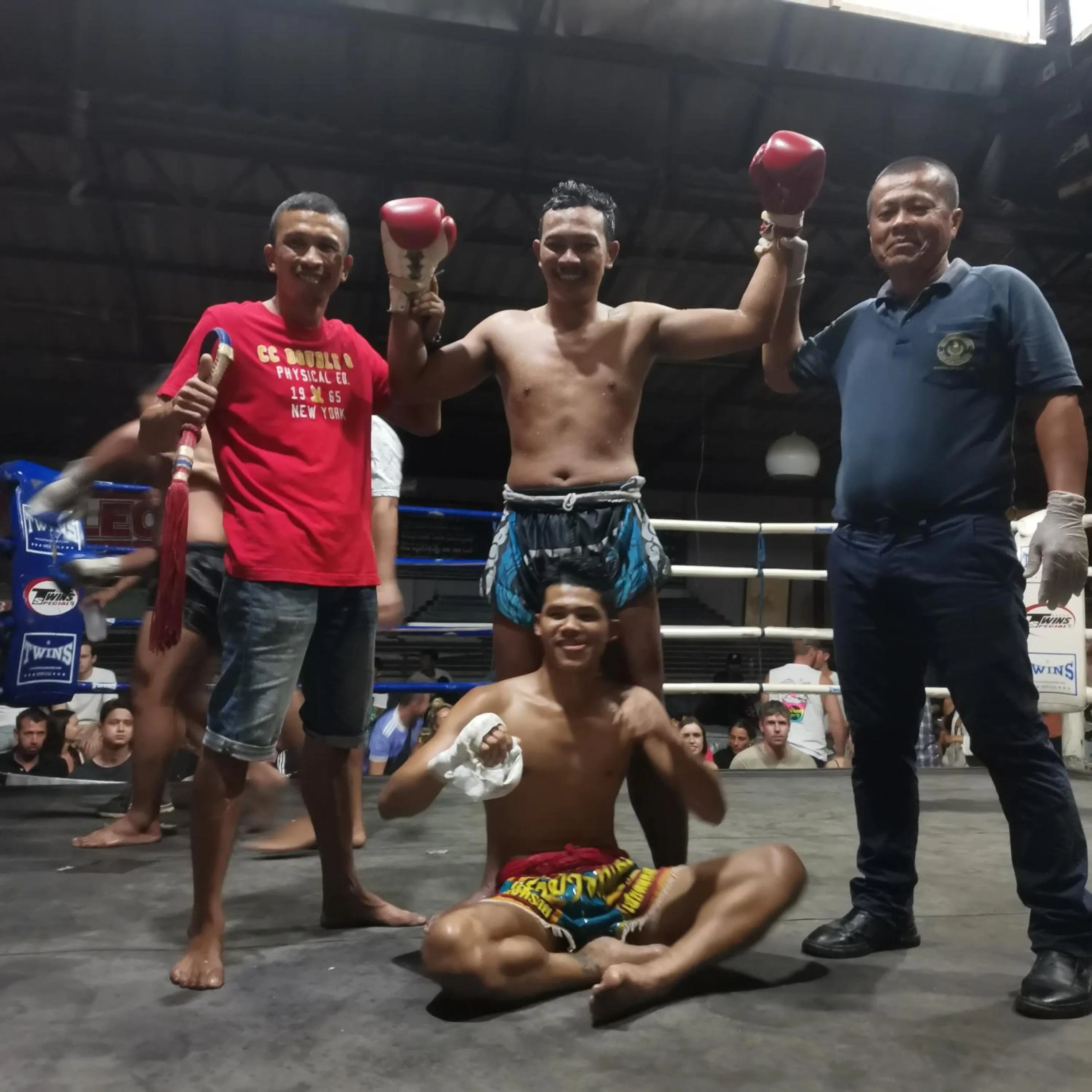 group of guests in Haadrin village Fullmoon