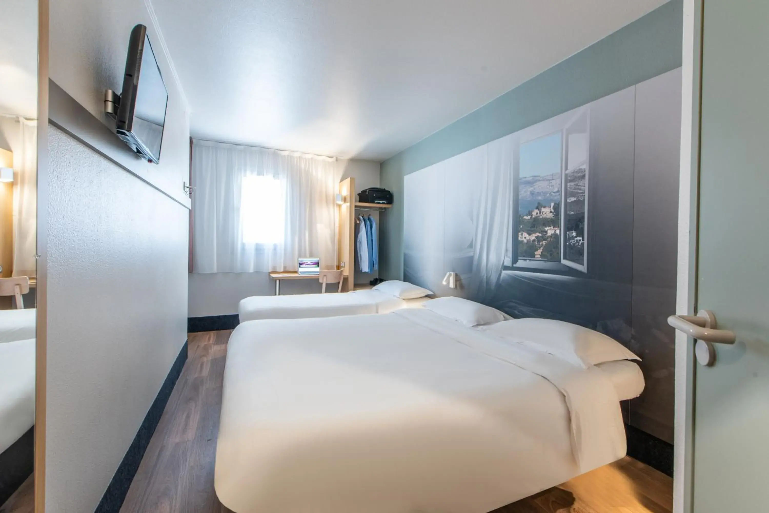 Triple Room in B&B HOTEL Antibes Sophia Le Relais Triple Room in B&B HOTEL Antibes Sophia Le Relais