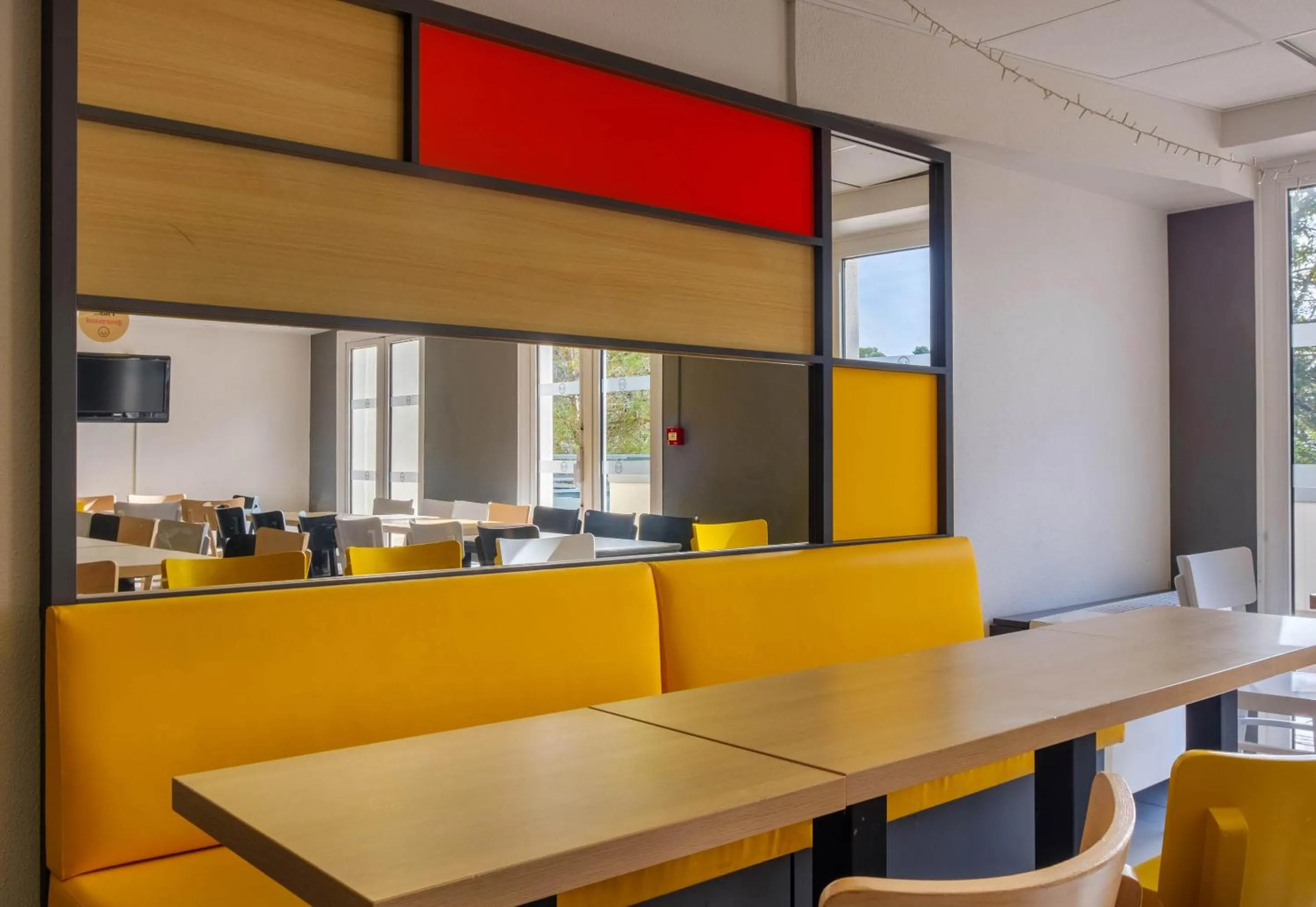 Restaurant/places to eat in B&B HOTEL Antibes Sophia Le Relais