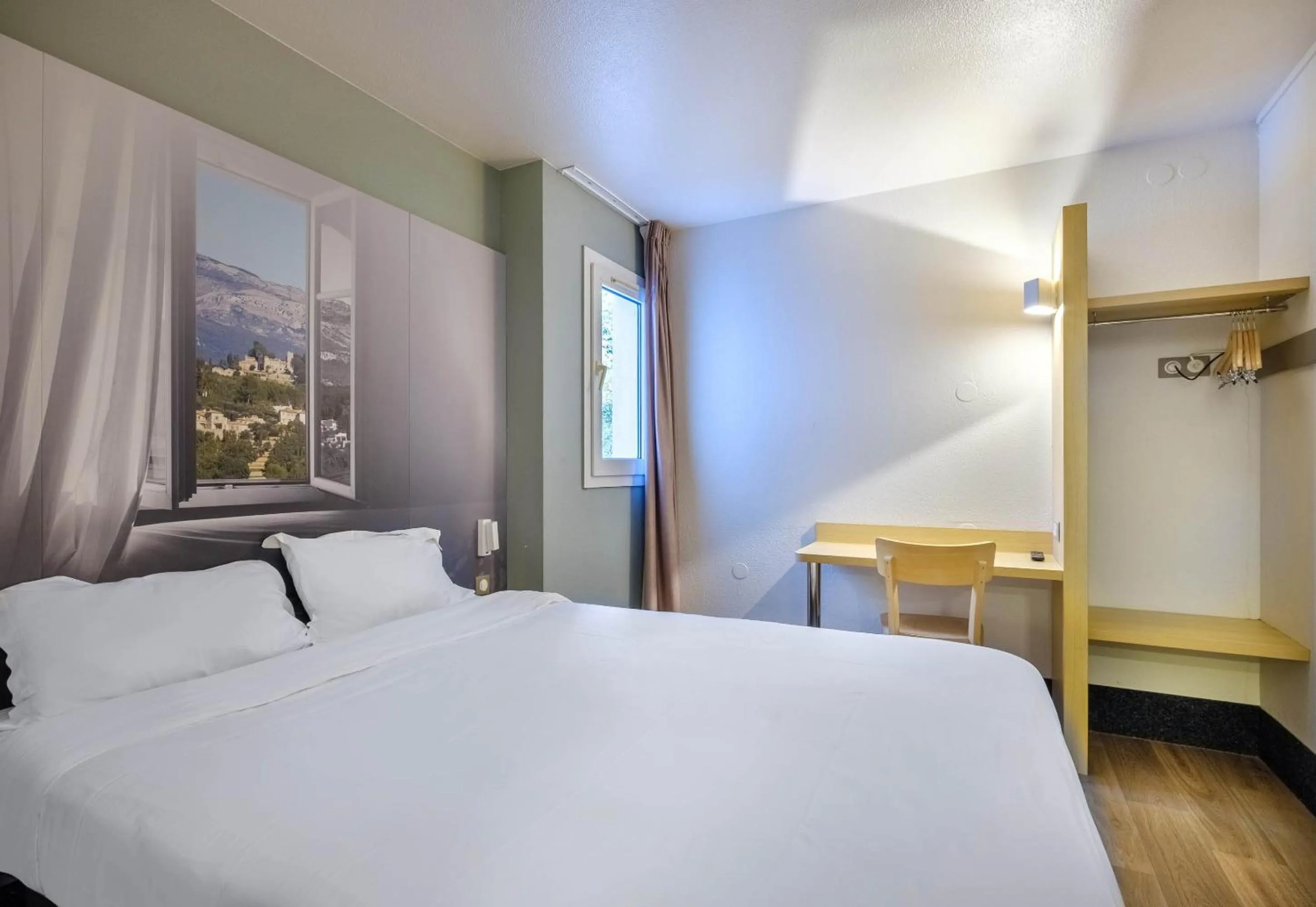 Bedroom, Bed in B&B HOTEL Antibes Sophia Le Relais