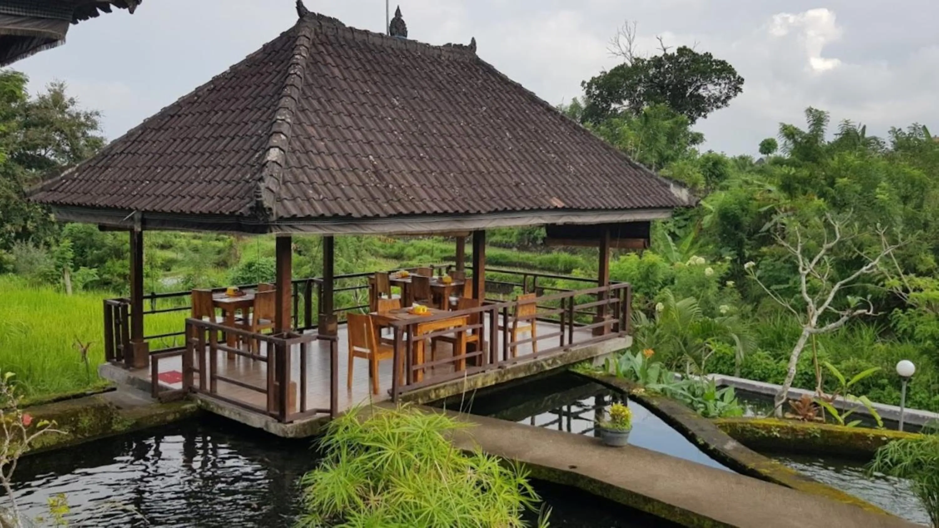 Restaurant/places to eat in AlamGangga Villas Tirta Gangga