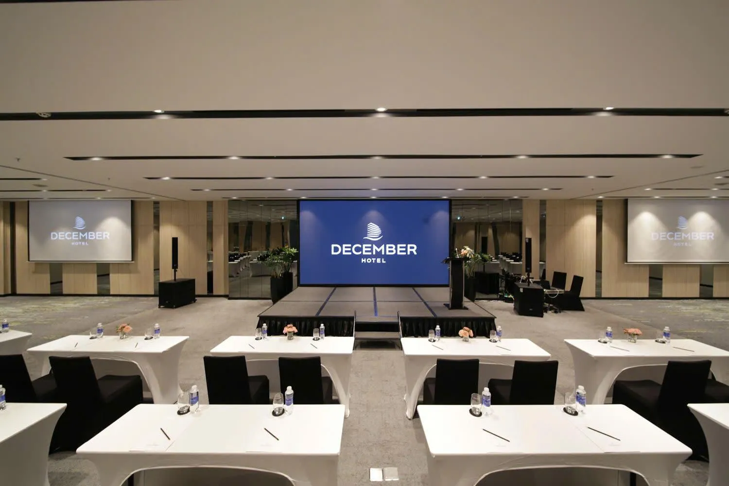 Banquet/Function facilities in December Hotel