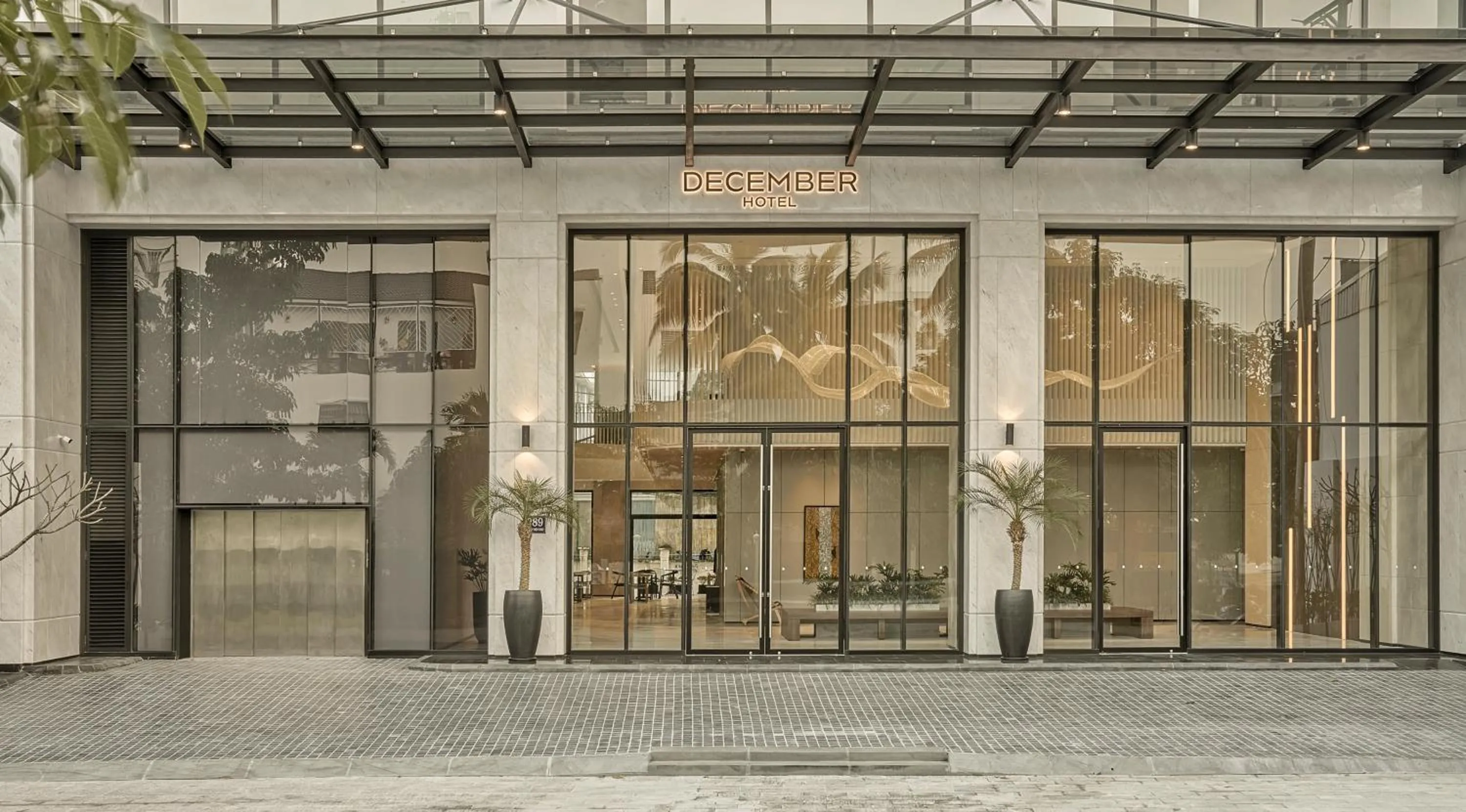 Facade/entrance in December Hotel