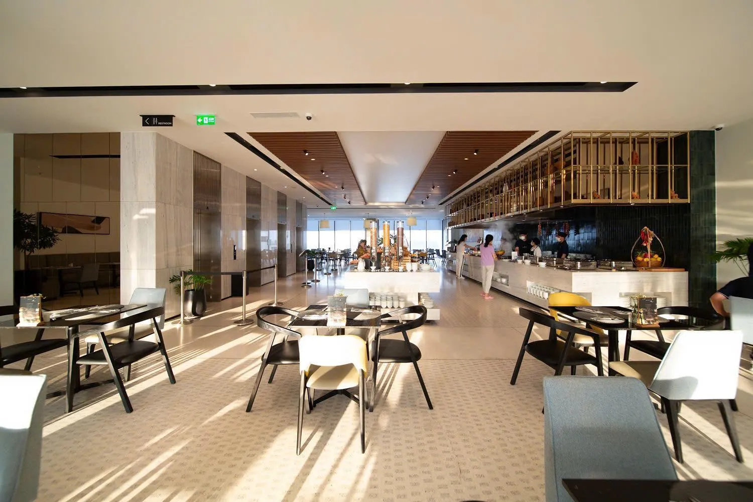 Restaurant/places to eat in December Hotel