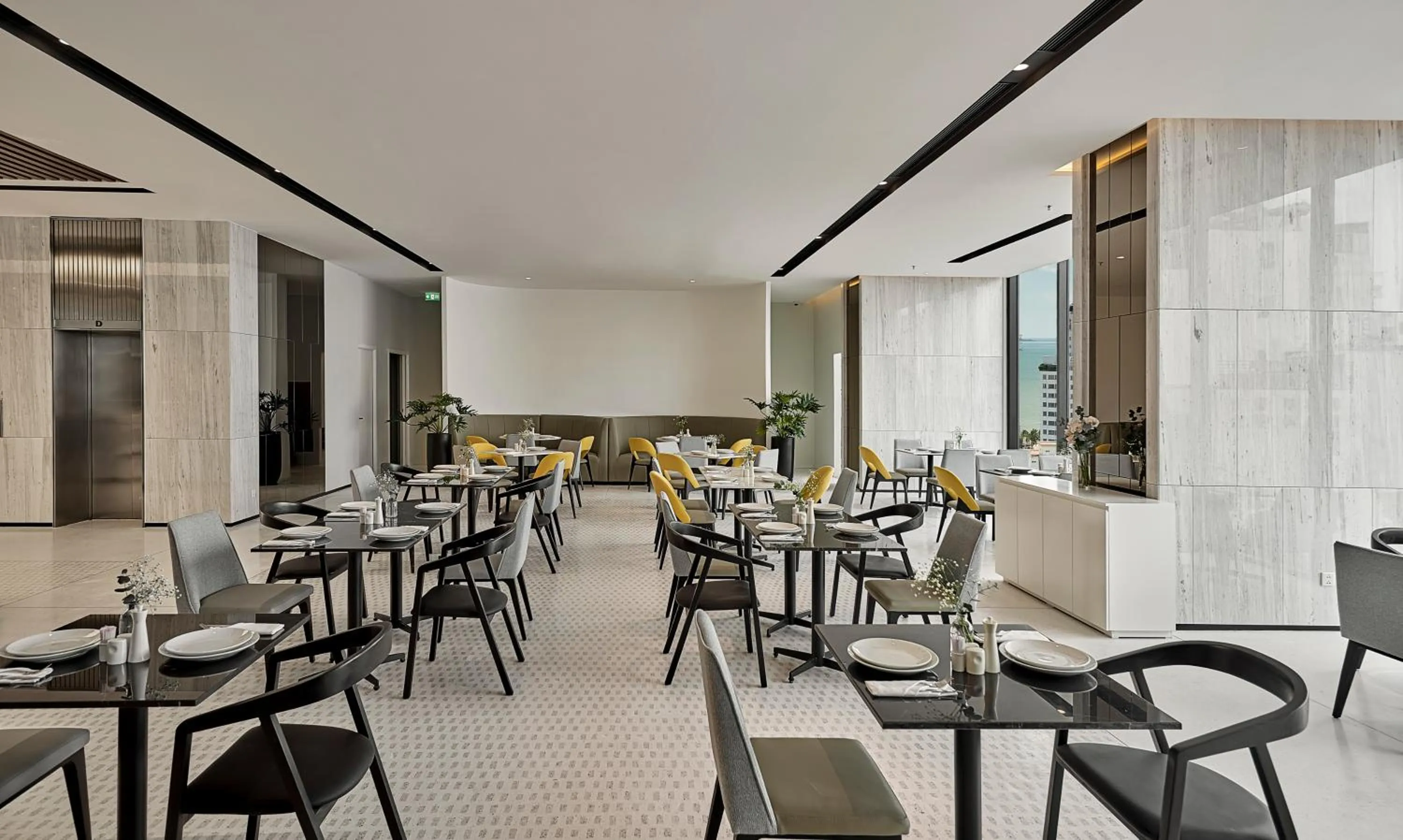 Restaurant/places to eat in December Hotel